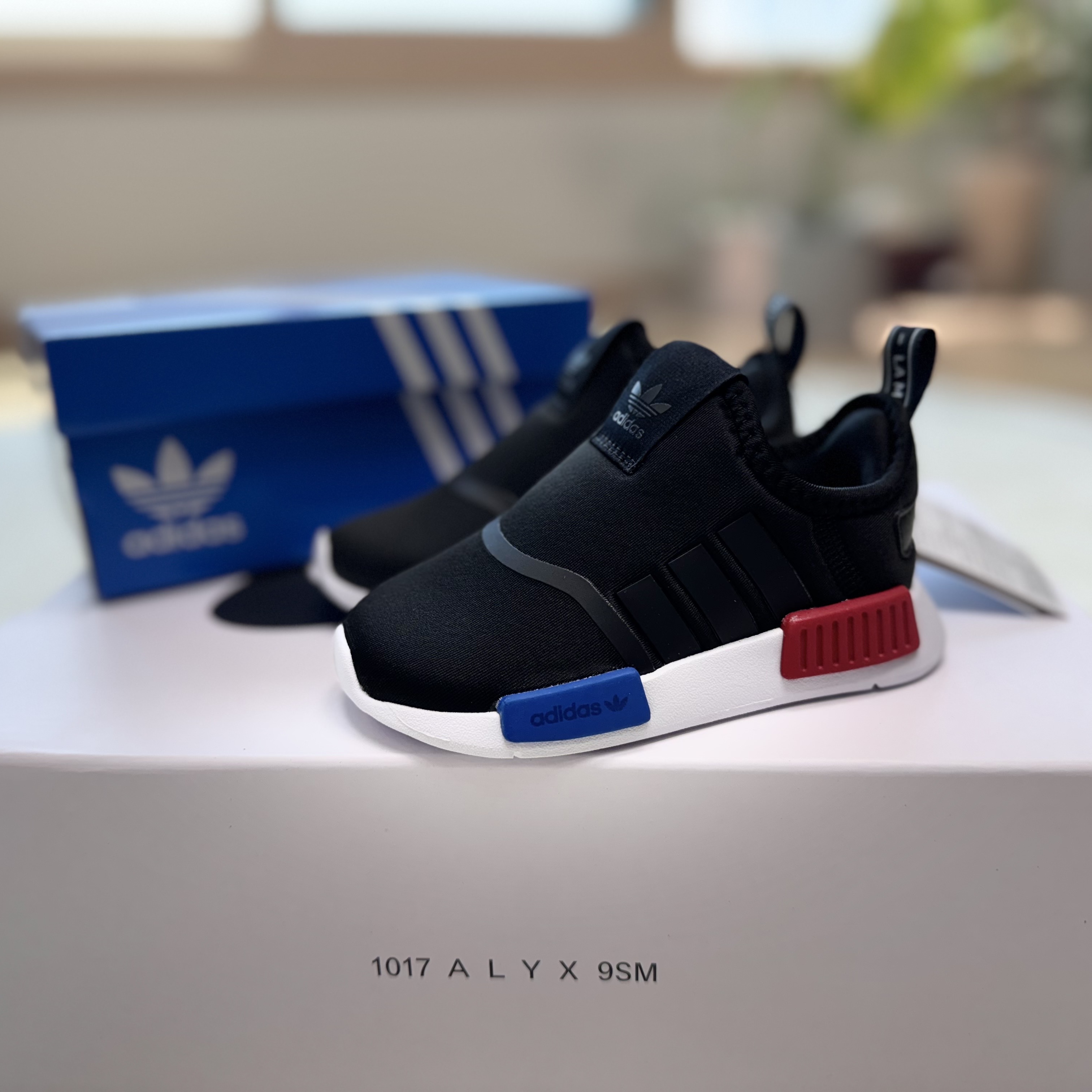 (Infant) Adidas NMD 360 Core Black 착용 스타일 - 1