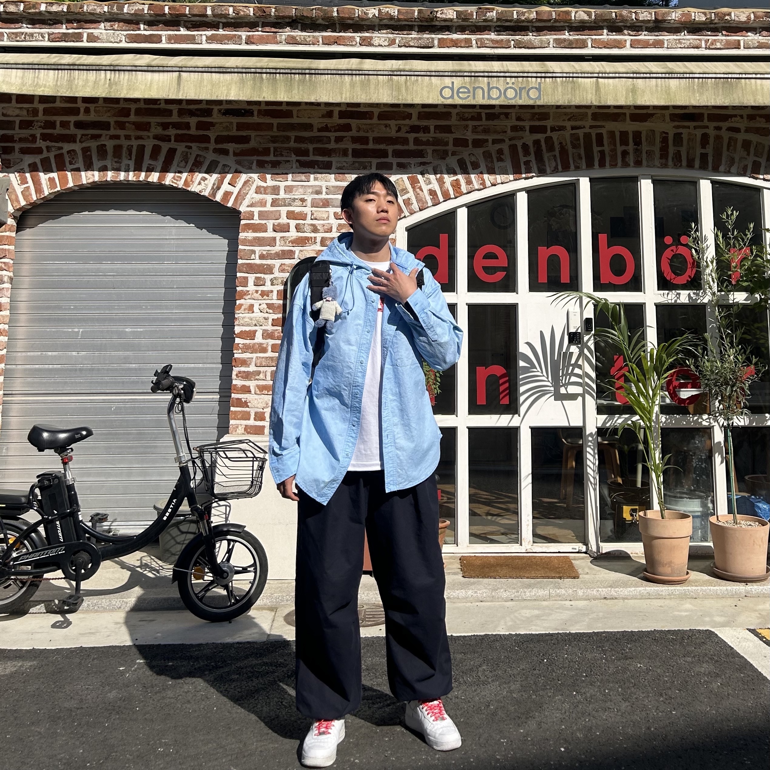 Nike x Supreme Air Force 1 Low White, Monamhee Love Flexy Keyring Blue 착용 스타일 - 1