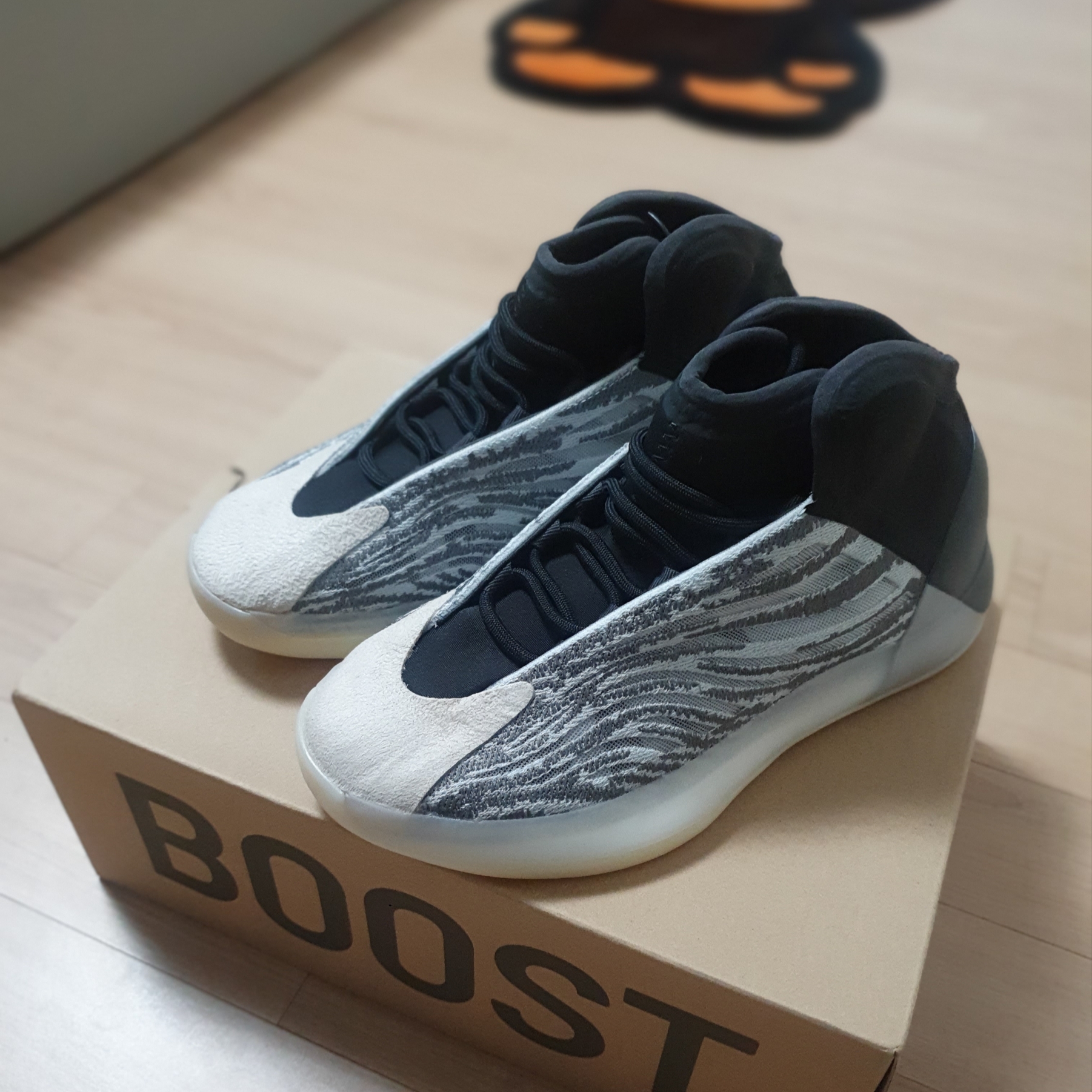 Adidas Yeezy QNTM Lifestyle 착용 스타일