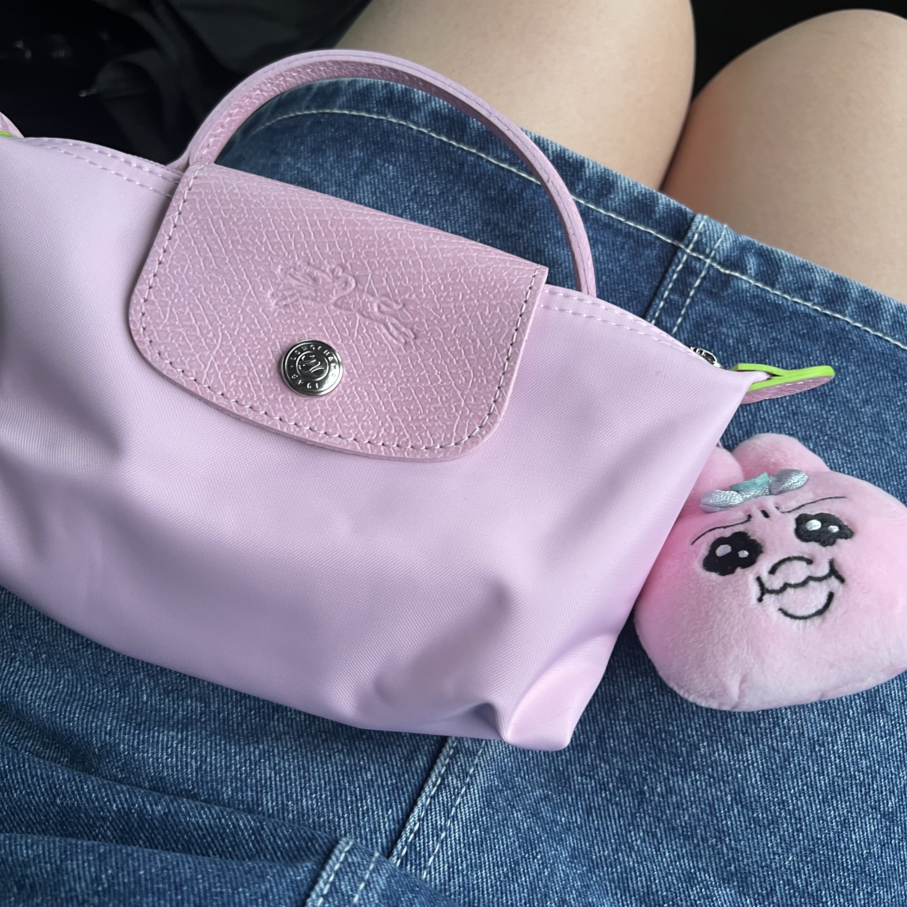 Longchamp Le Pliage Green Handle Pouch Pink 착용 스타일