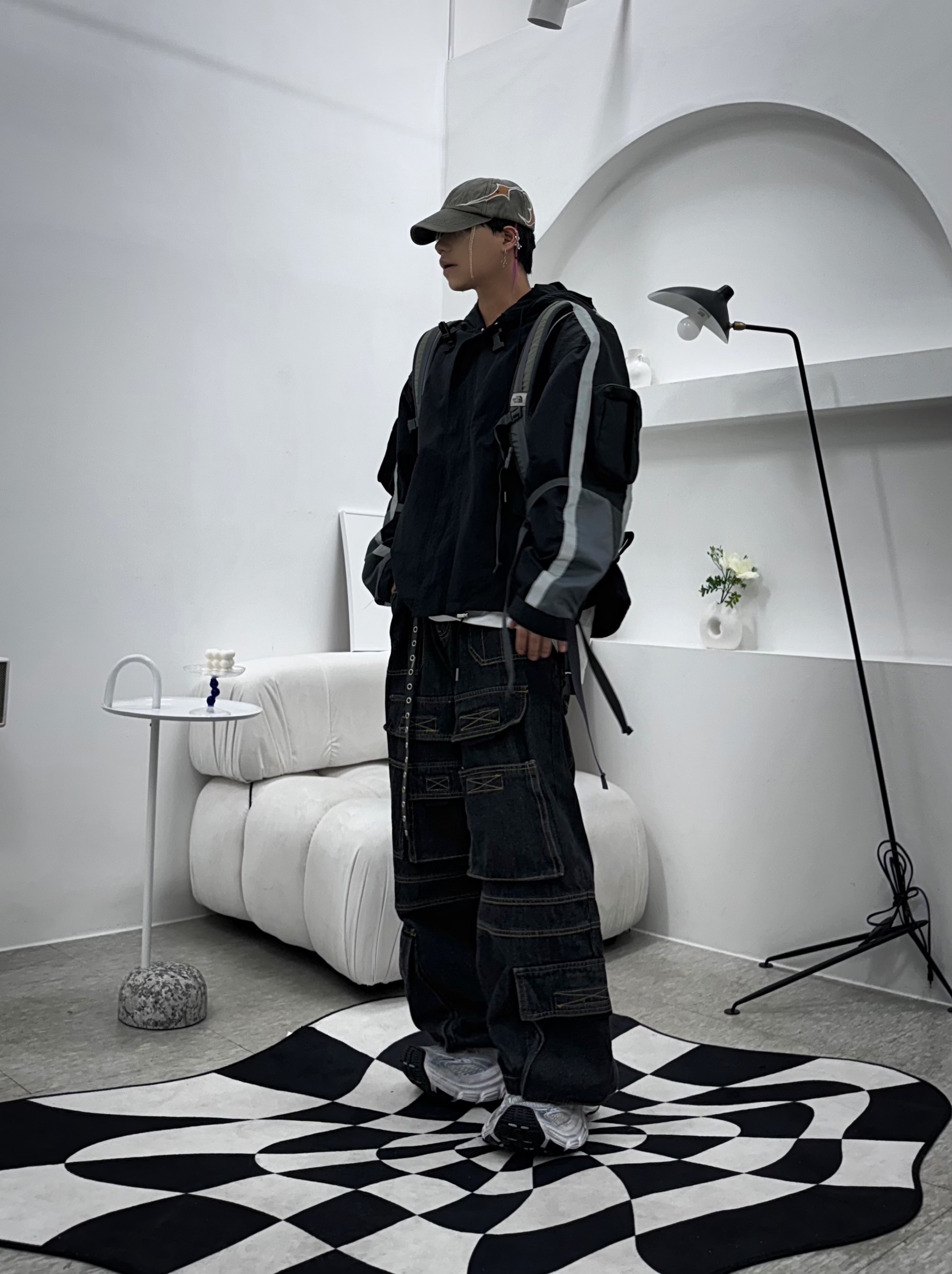 Balenciaga 10XL Sneakers White Black Grey, Thug Club x MCM Tribal Leather Cap Black 착용 스타일 - 1