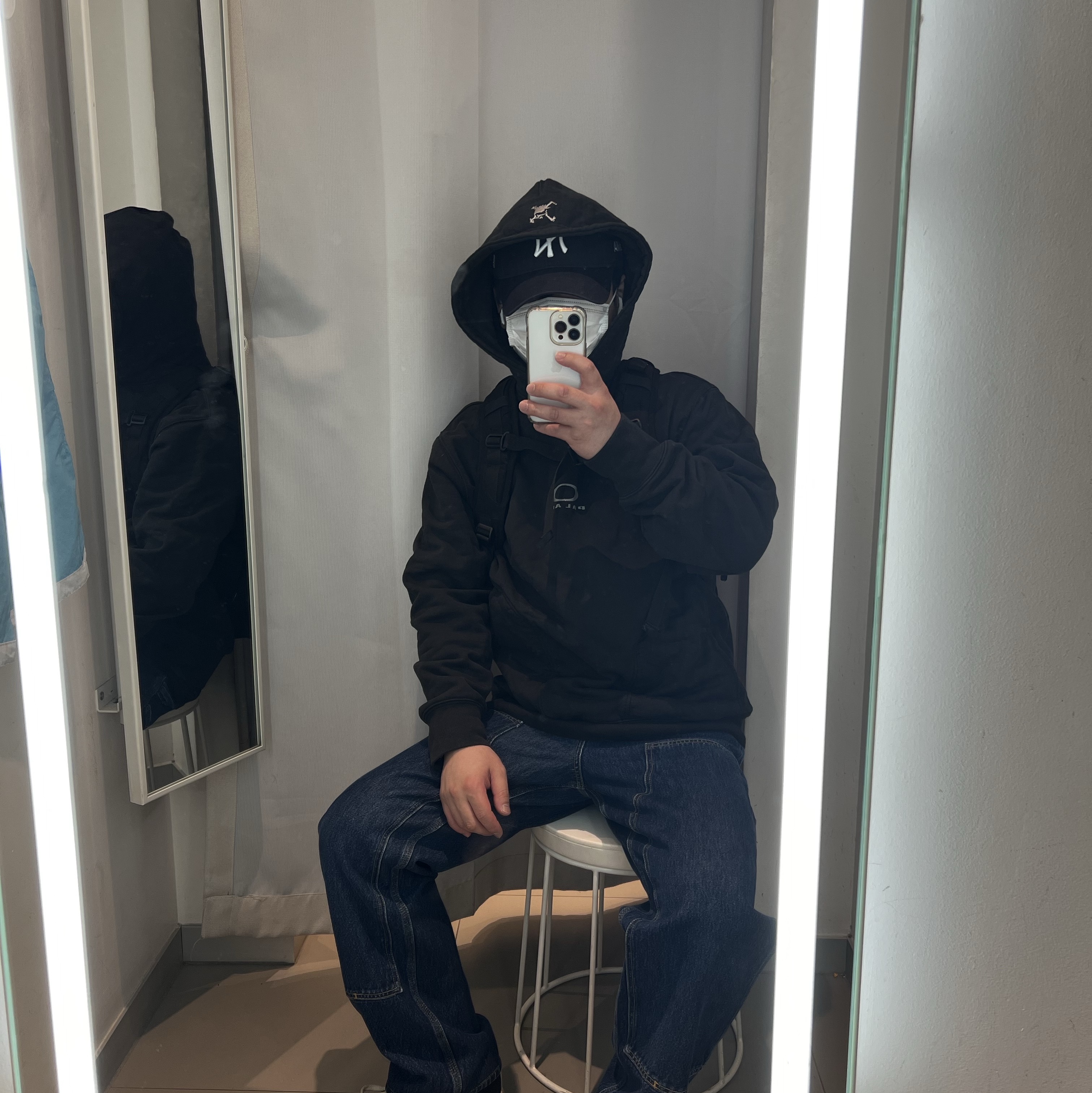 Palace x Oakley Hood Black - 23SS, New Era x MoMA New York Yankees Cap Navy 착용 스타일