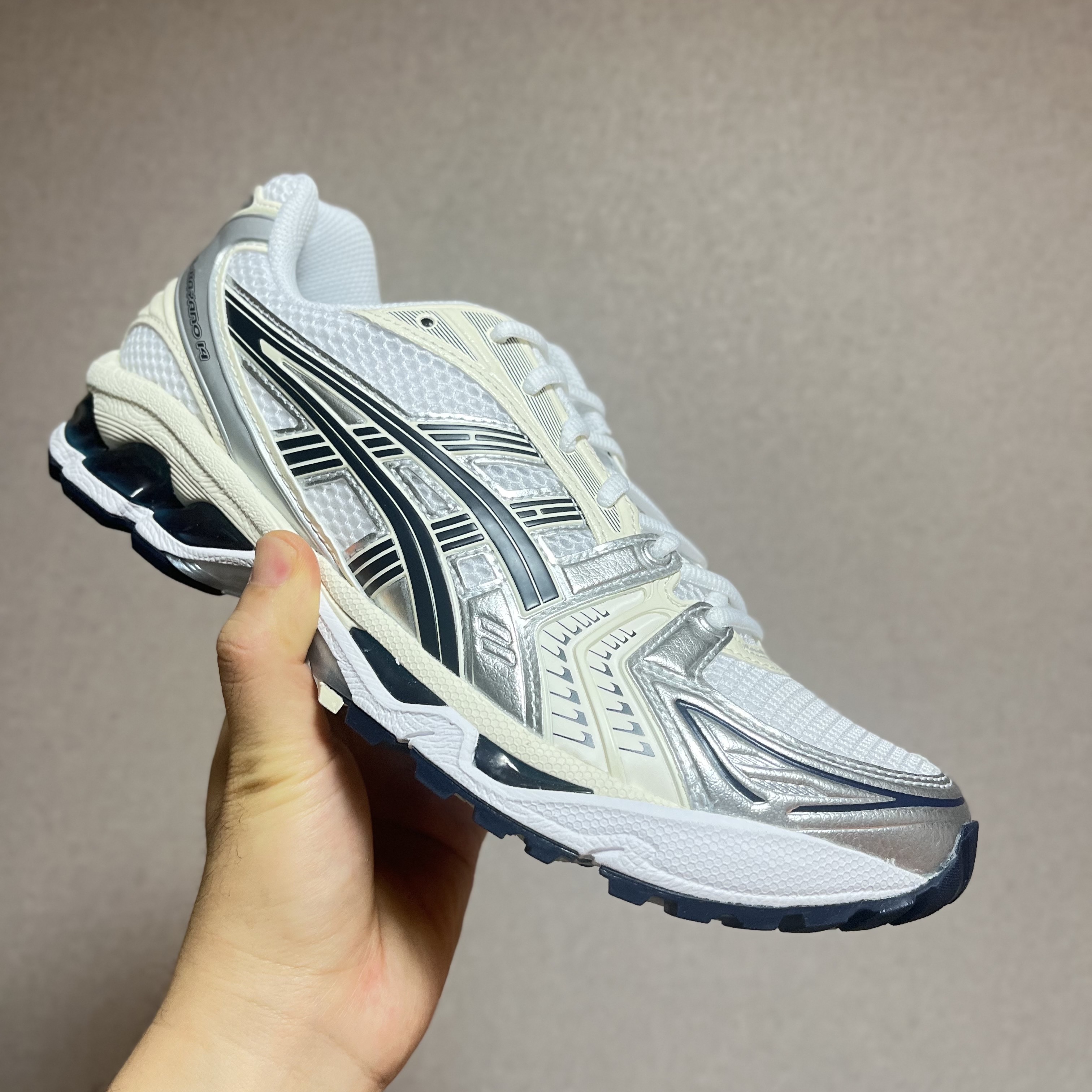 (W) Asics Gel-Kayano 14 White Midnight 착용 스타일