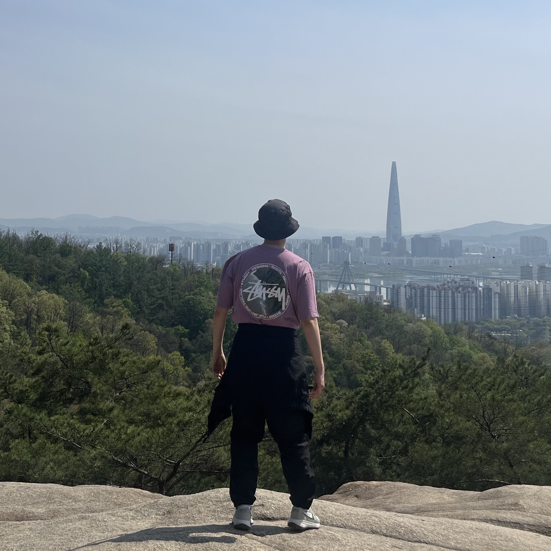 Stussy Coastline T-Shirt Orchid 착용 스타일