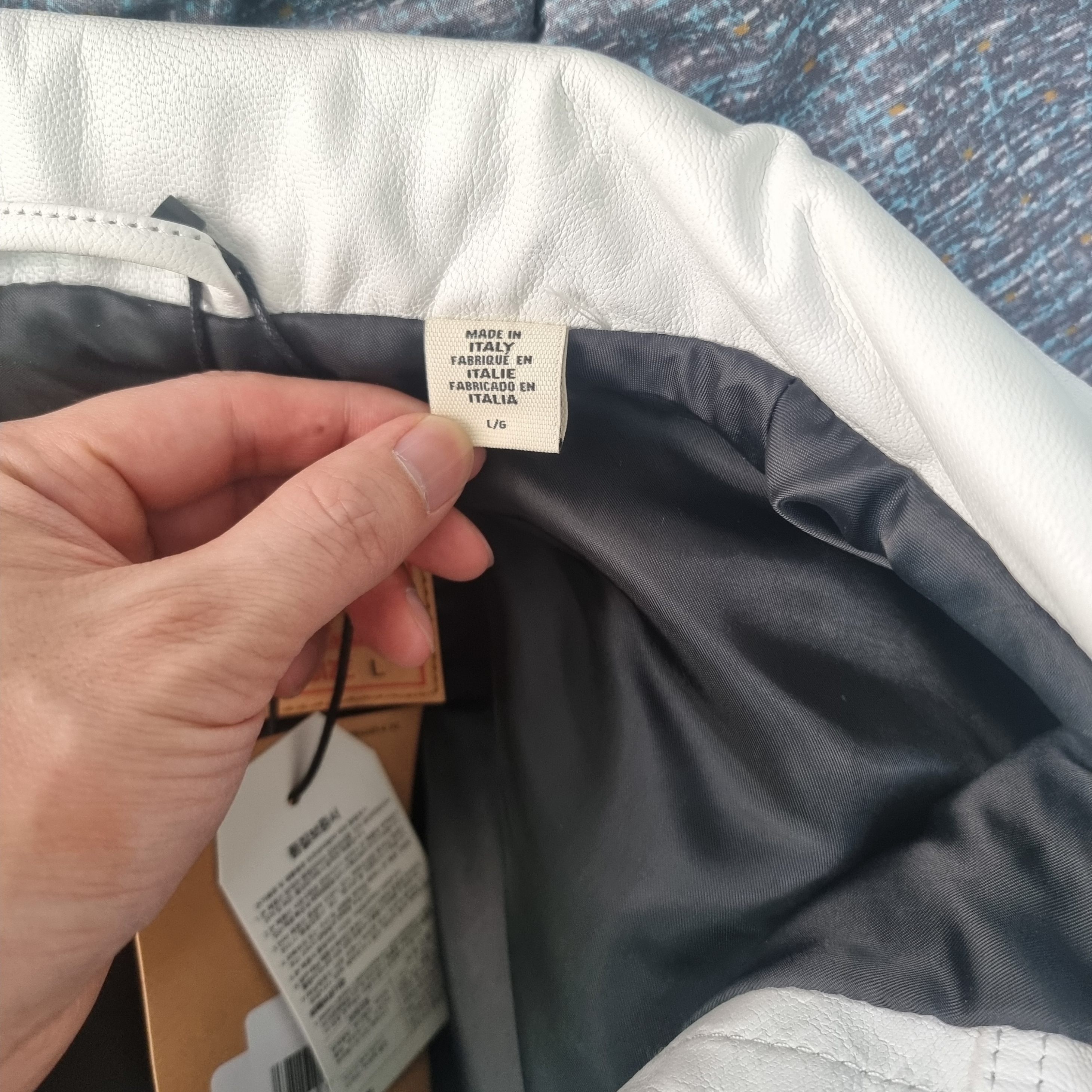 Stussy x Levi's Leather Trucker Jacket Tofu, (W) Jordan 3 x A Ma Maniere Retro SP 착용 스타일 - 3