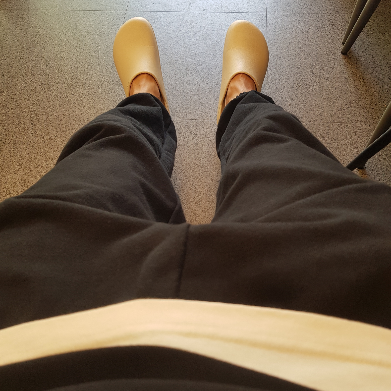 Crocs Dylan Clog Stucco 착용 스타일