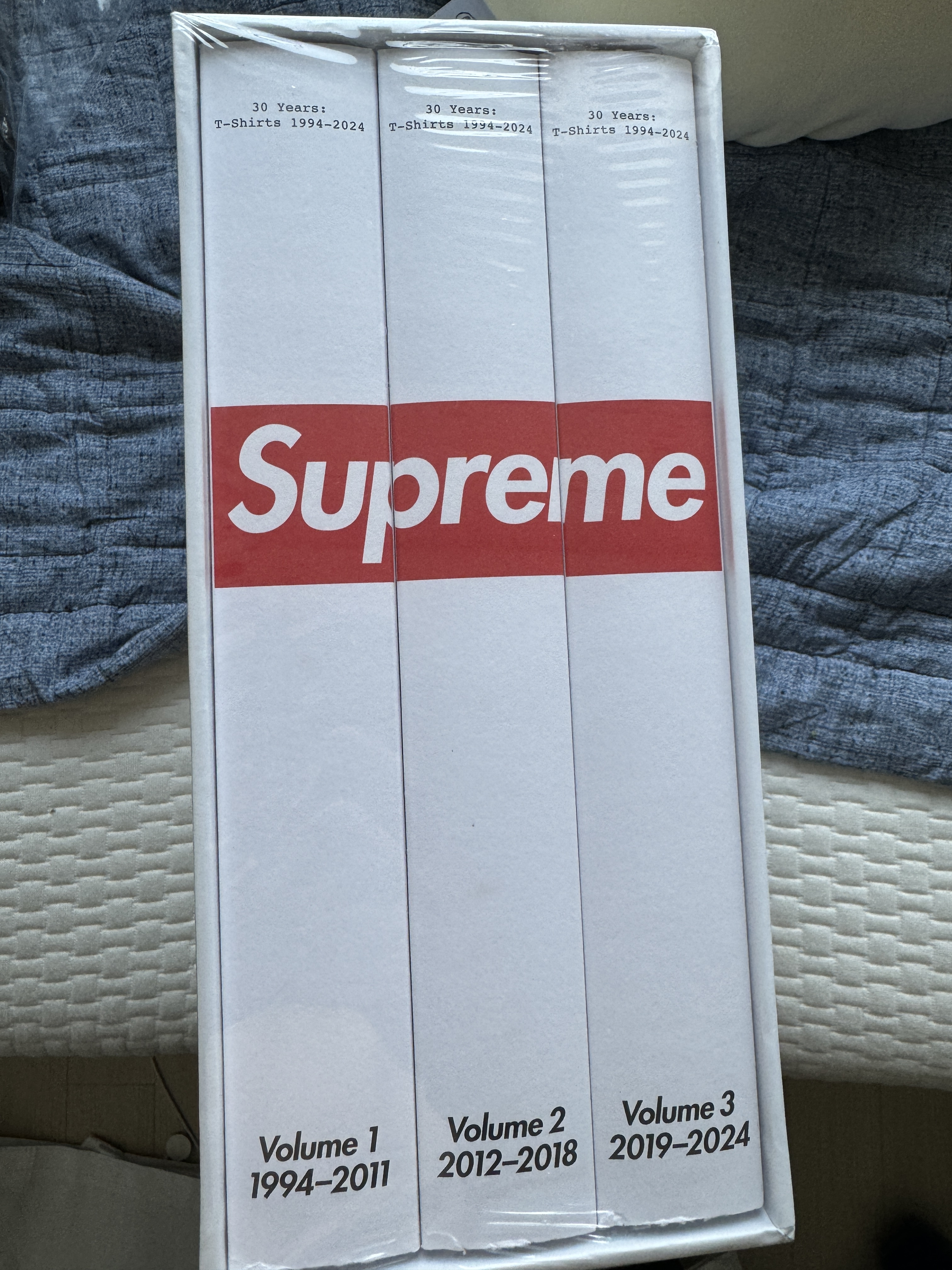 Supreme 30 Years: T-Shirts 1994-2024 Book White (Set of 3) - 24SS 착용 스타일