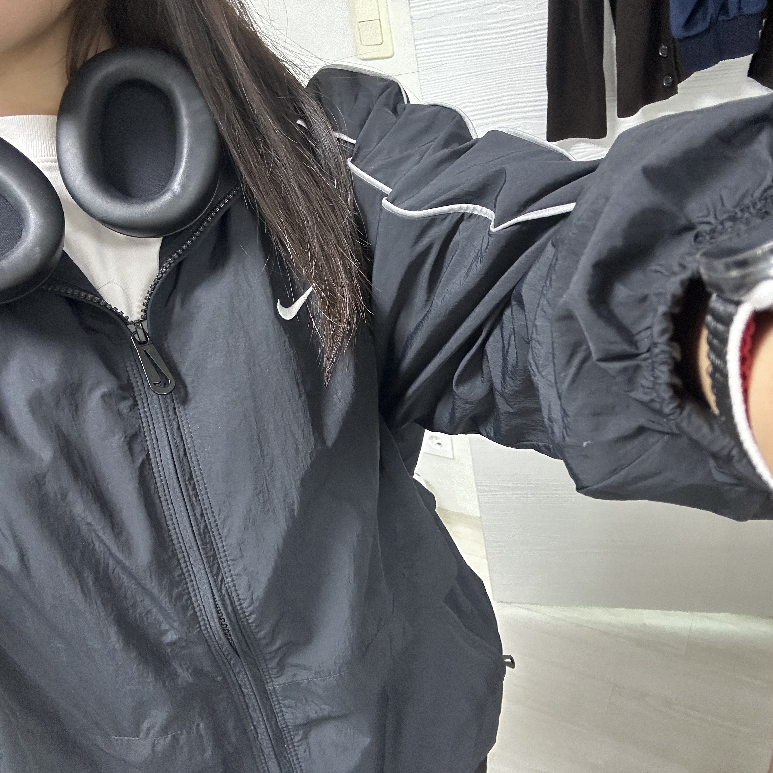 Nike NSW Solo Swoosh Woven Track Jacket Black - Asia, Sony WH-CH720N Black (Sony Korea Ver.) 착용 스타일 - 2