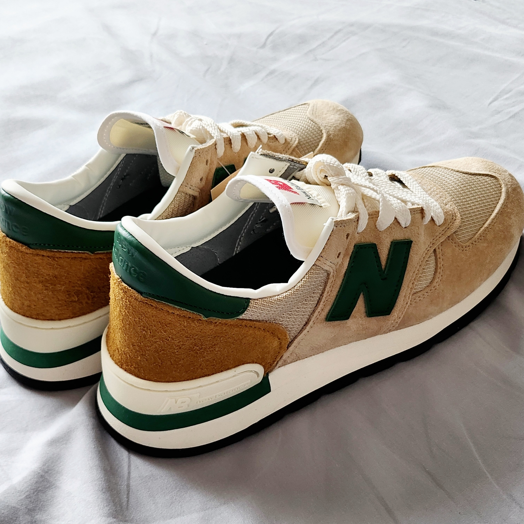 New Balance 990v1 Tan Green 착용 스타일 - 2