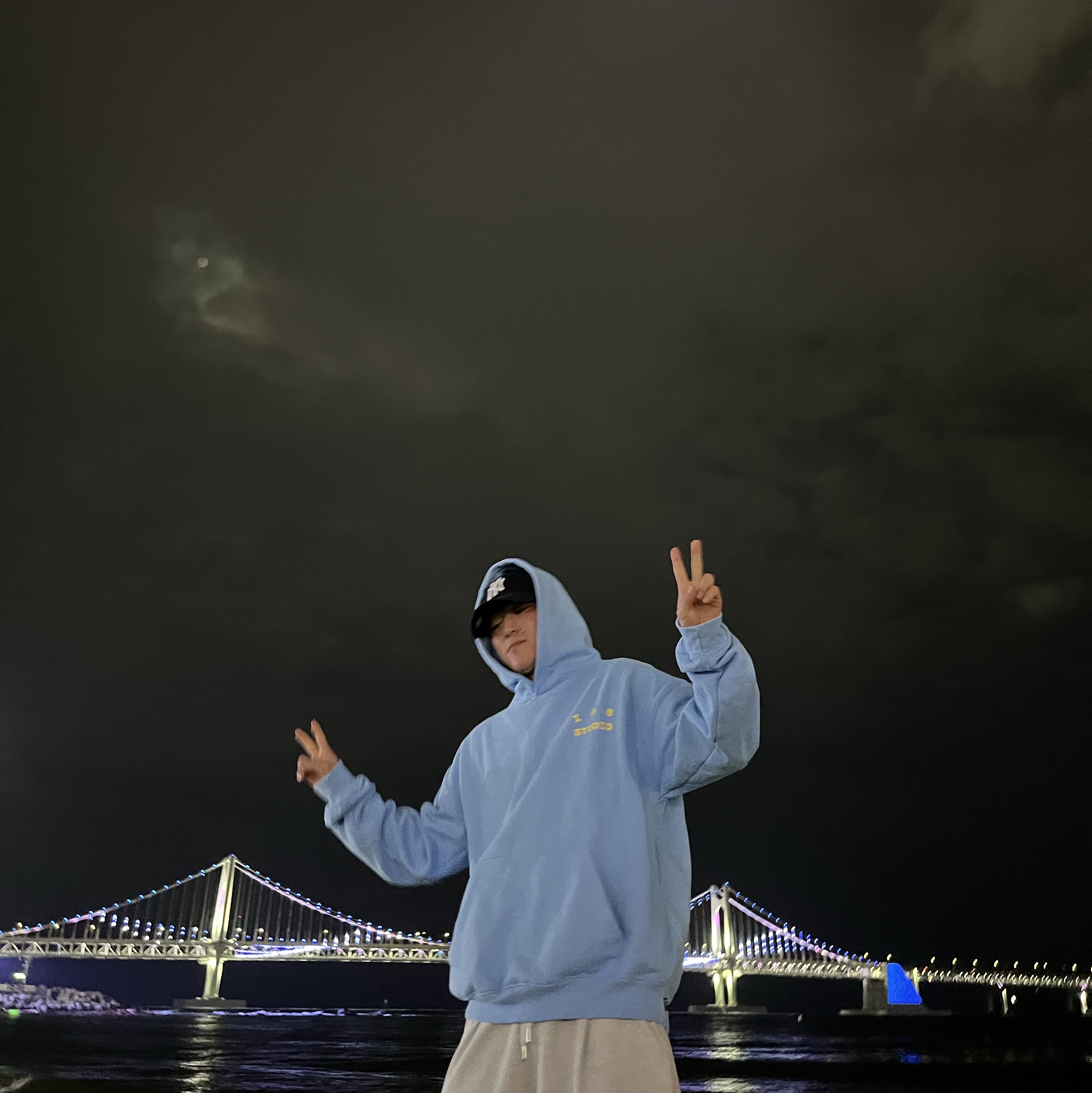 IAB Studio Hoodie Sky Blue Lemon, New Era x MoMA New York Yankees Cap Navy 착용 스타일 - 2