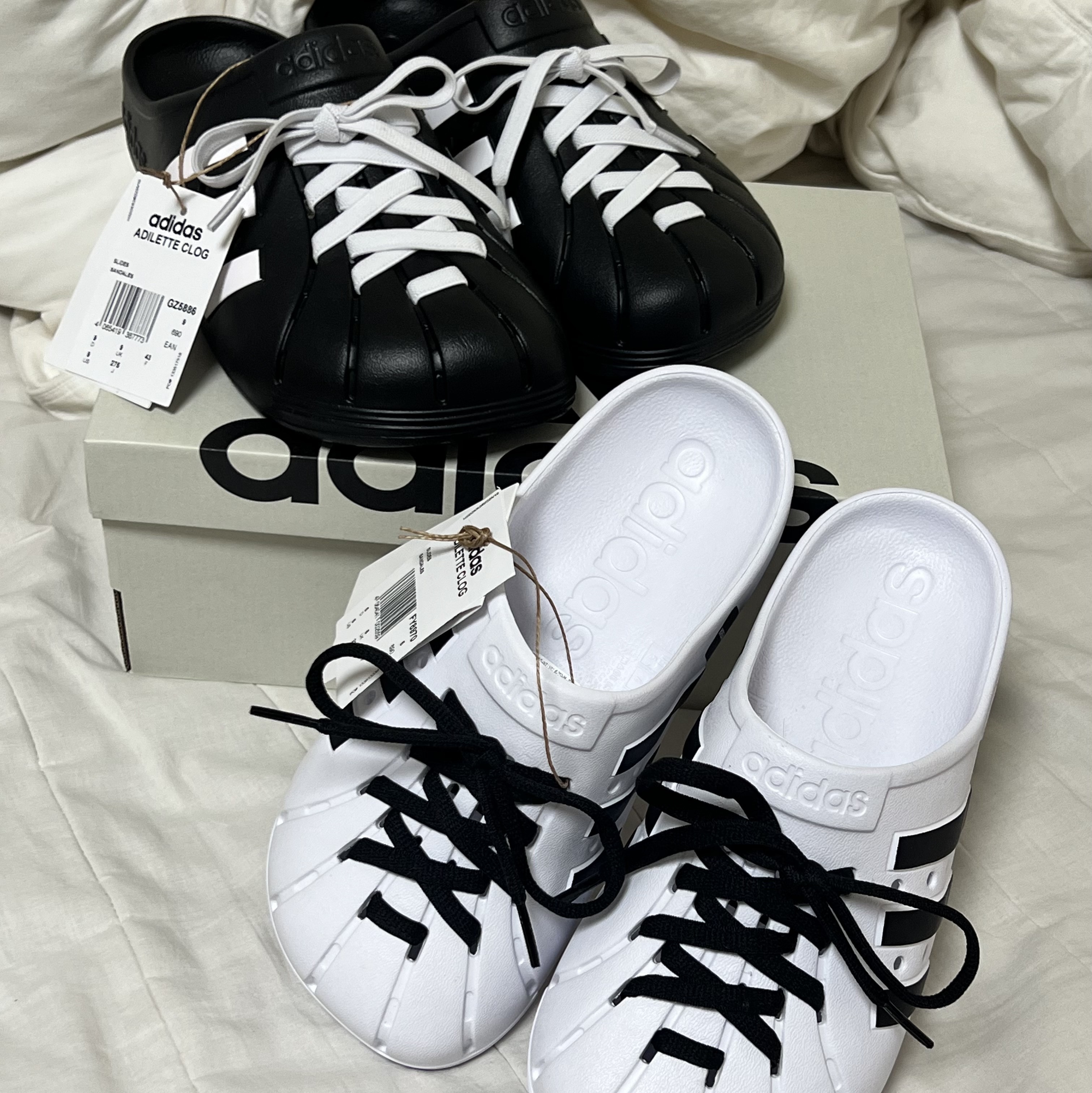 Adidas Adilette Clog White Black 착용 스타일