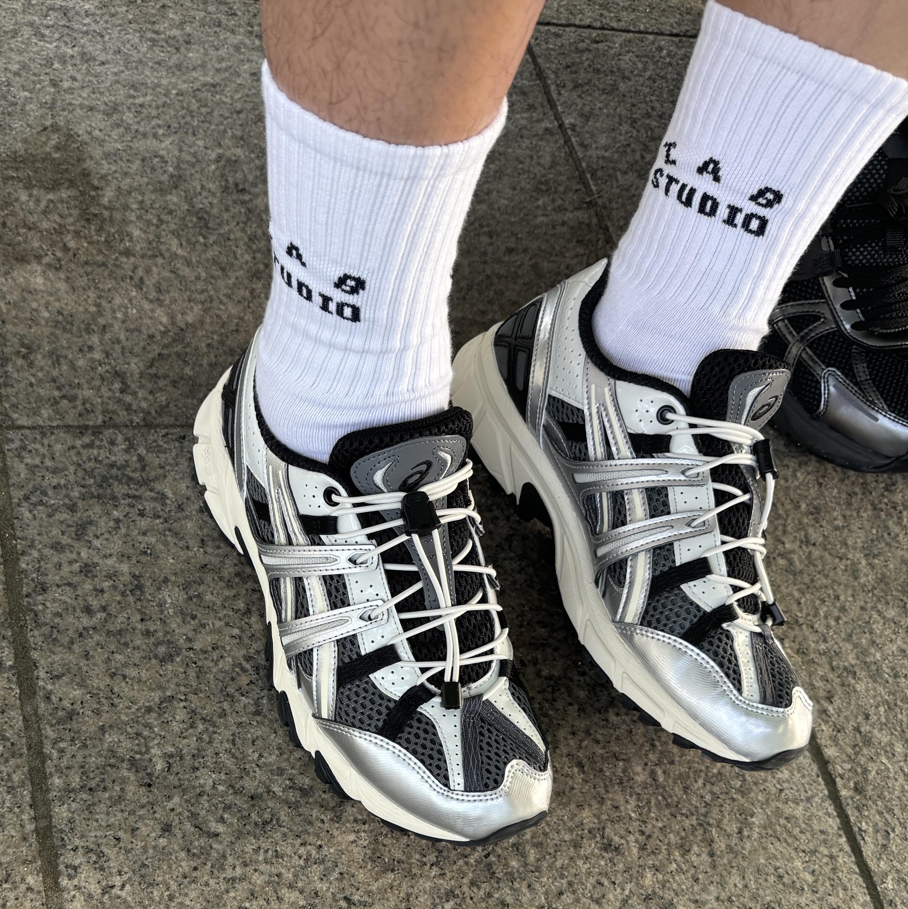 Asics Unlimited Gel-Sonoma 15-50 Steel Grey Pure Silver 착용 스타일