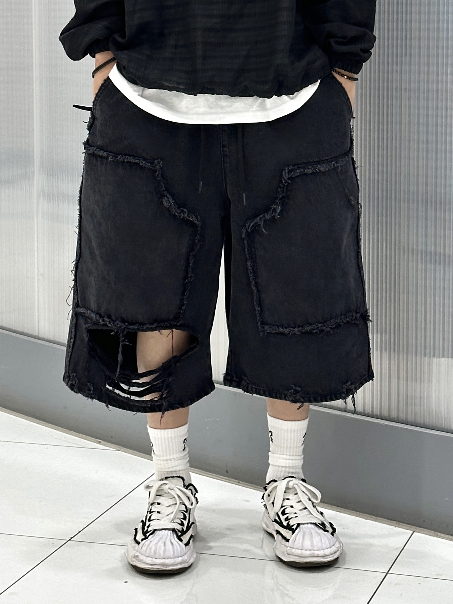 Maison Mihara Yasuhiro Blakey OG Sole OH Canvas Low-top Sneakers White 착용 스타일 - 5