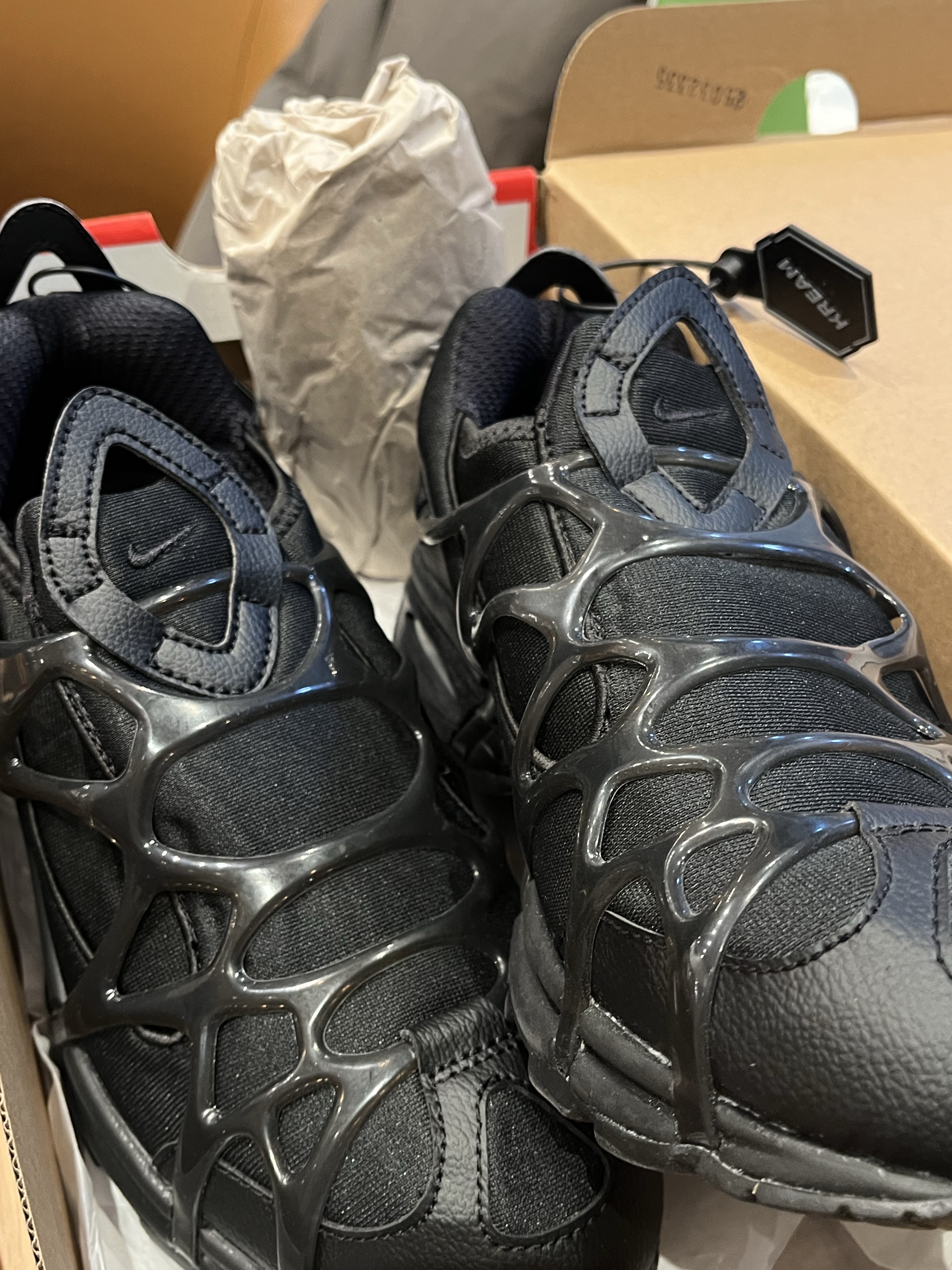 Nike Air Kukini Triple Black 착용 스타일