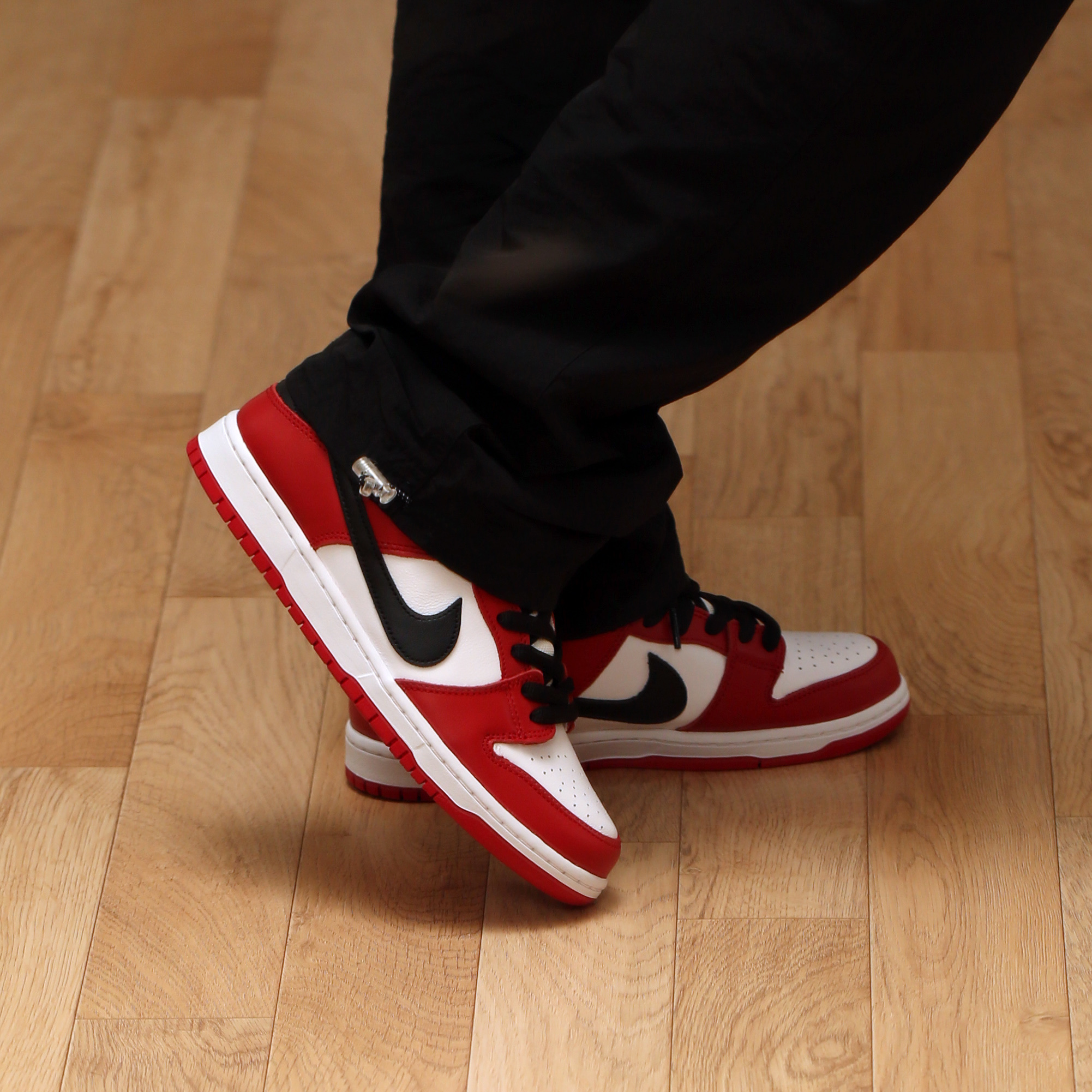 Nike SB Dunk Low Pro Chicago 착용 스타일 - 1