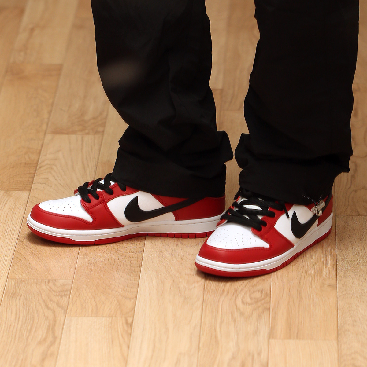 Nike SB Dunk Low Pro Chicago 착용 스타일 - 5