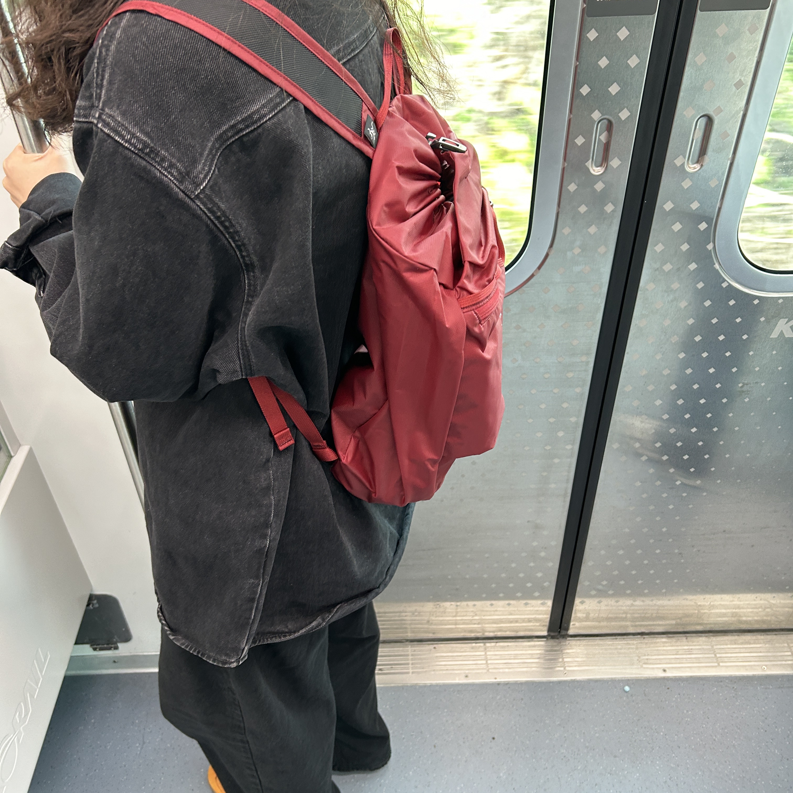 Arc'teryx Heliad 10 Backpack Bordeaux 착용 스타일