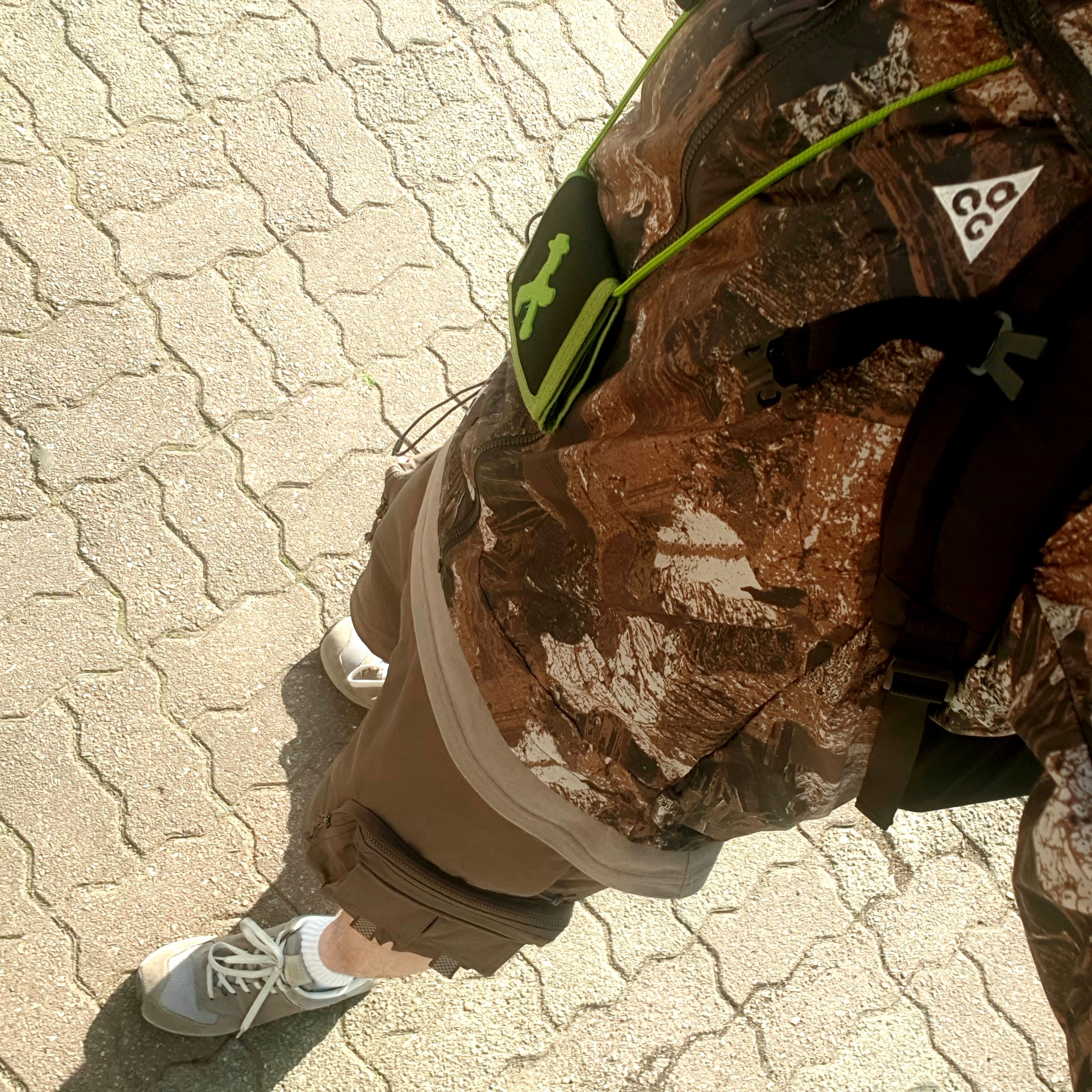 New Balance 574 Grey Day, Nike ACG Cargo Shorts Ironstone - Asia 착용 스타일