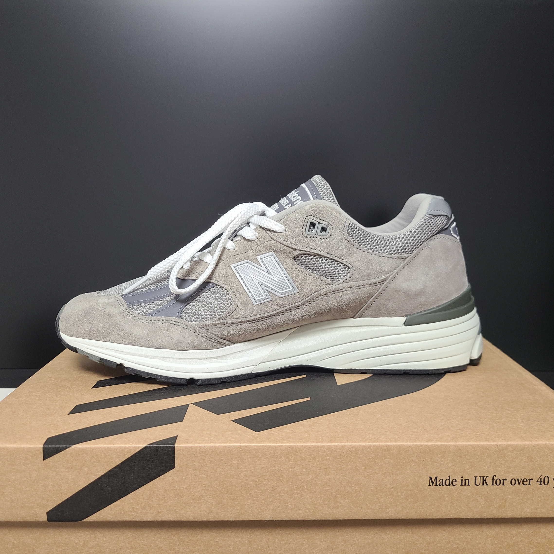 New Balance 991v2 Made in UK Rock Ridge Alloy Silver 착용 스타일 - 5