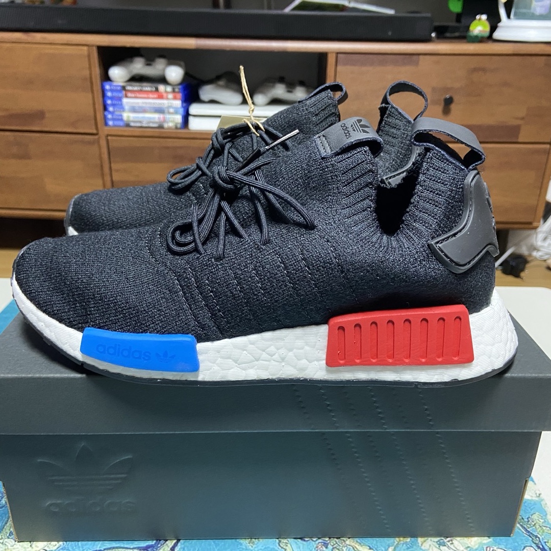 Adidas NMD R1 Primeknit Core Black 착용 스타일 - 1