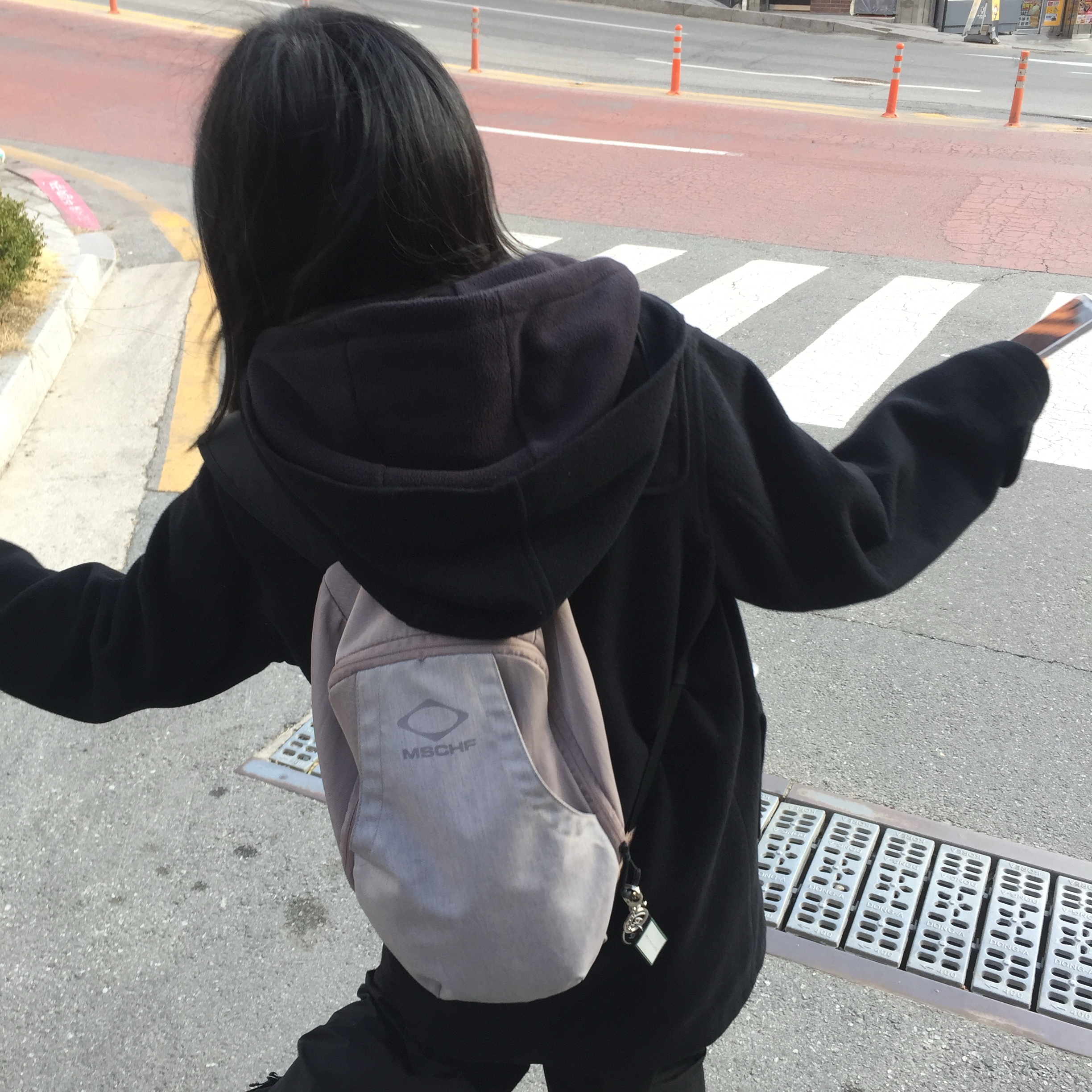 Mischief Rhombus Backpack Pink Grey 착용 스타일 - 2