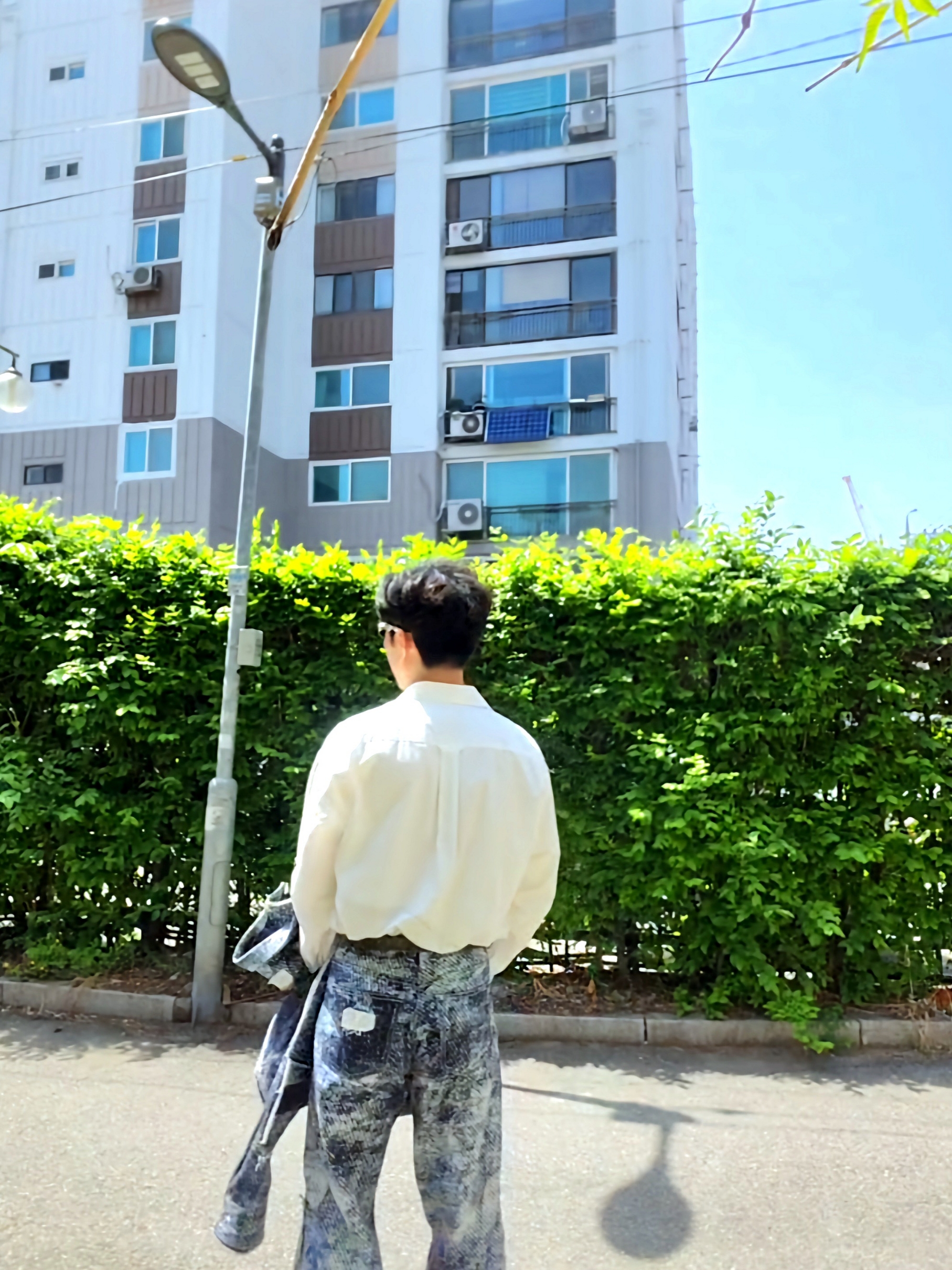 나이키 x 마틴 로즈 샥스 MR4 세이프티 오렌지 착용 스타일 - 2