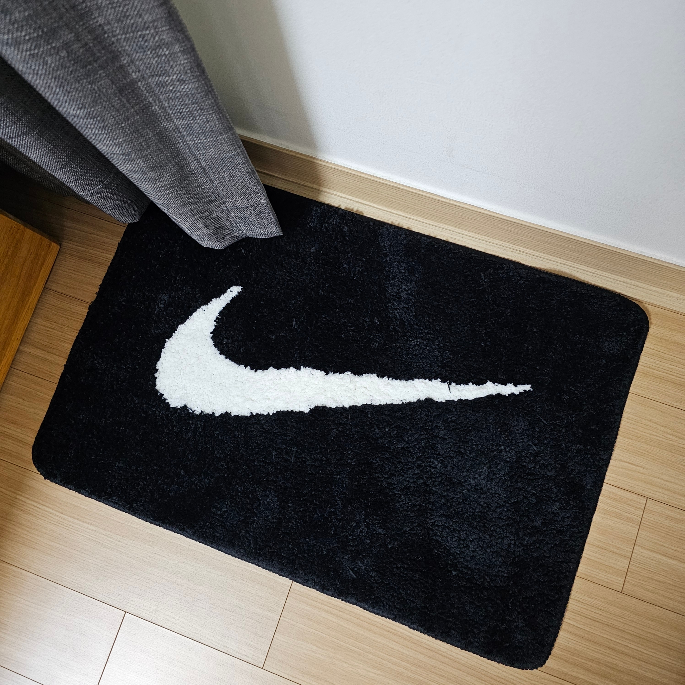 Nike Swoosh Rug Black White 착용 스타일