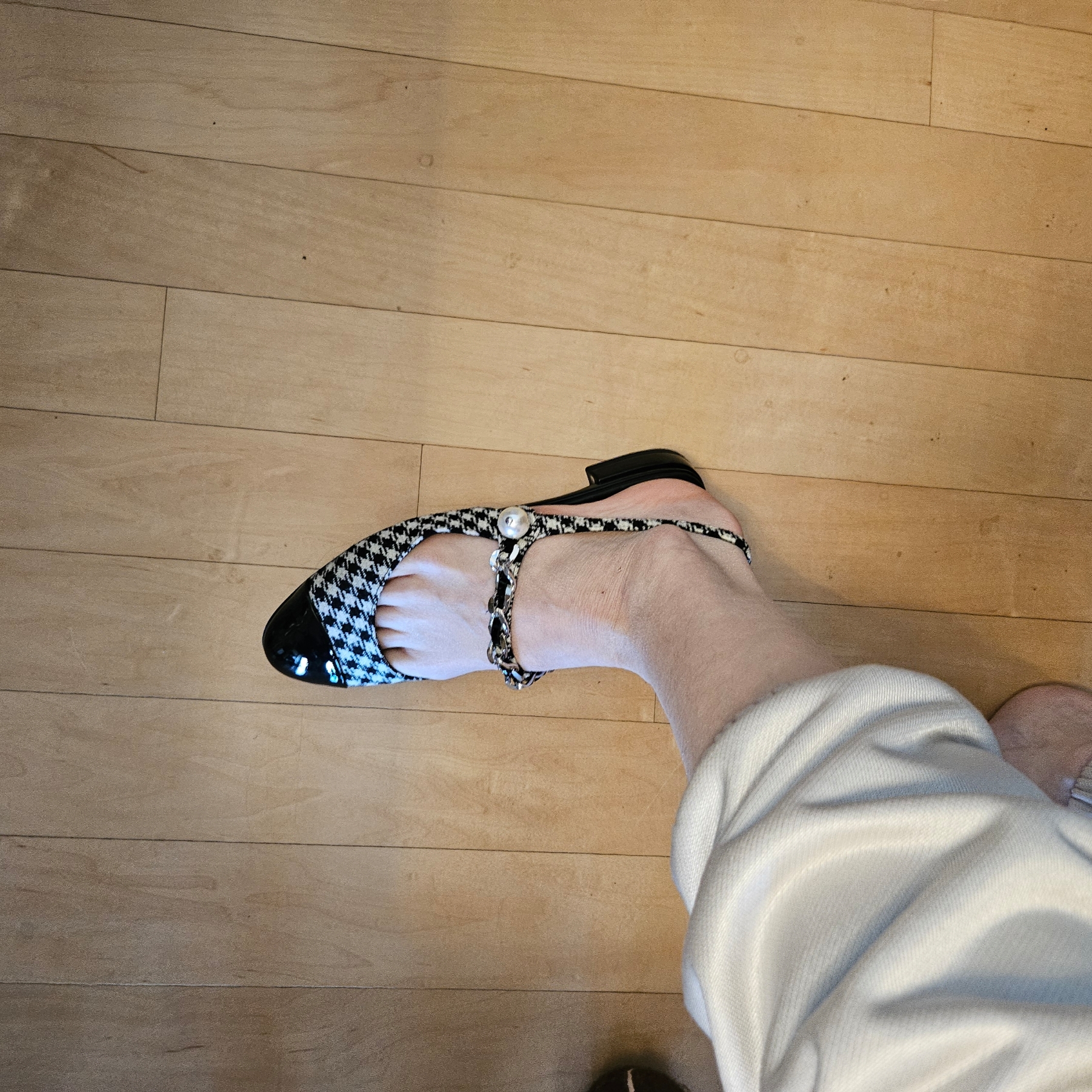 (W) Miu Miu Gingham Check and Patent Leather Slingback Ballerinas Black 착용 스타일