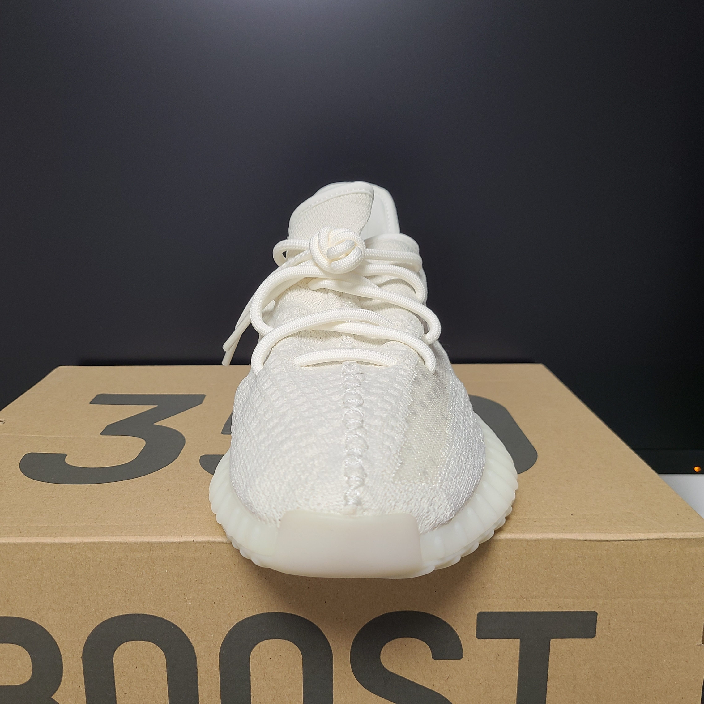 Adidas Yeezy Boost 350 V2 Bone 착용 스타일 - 2