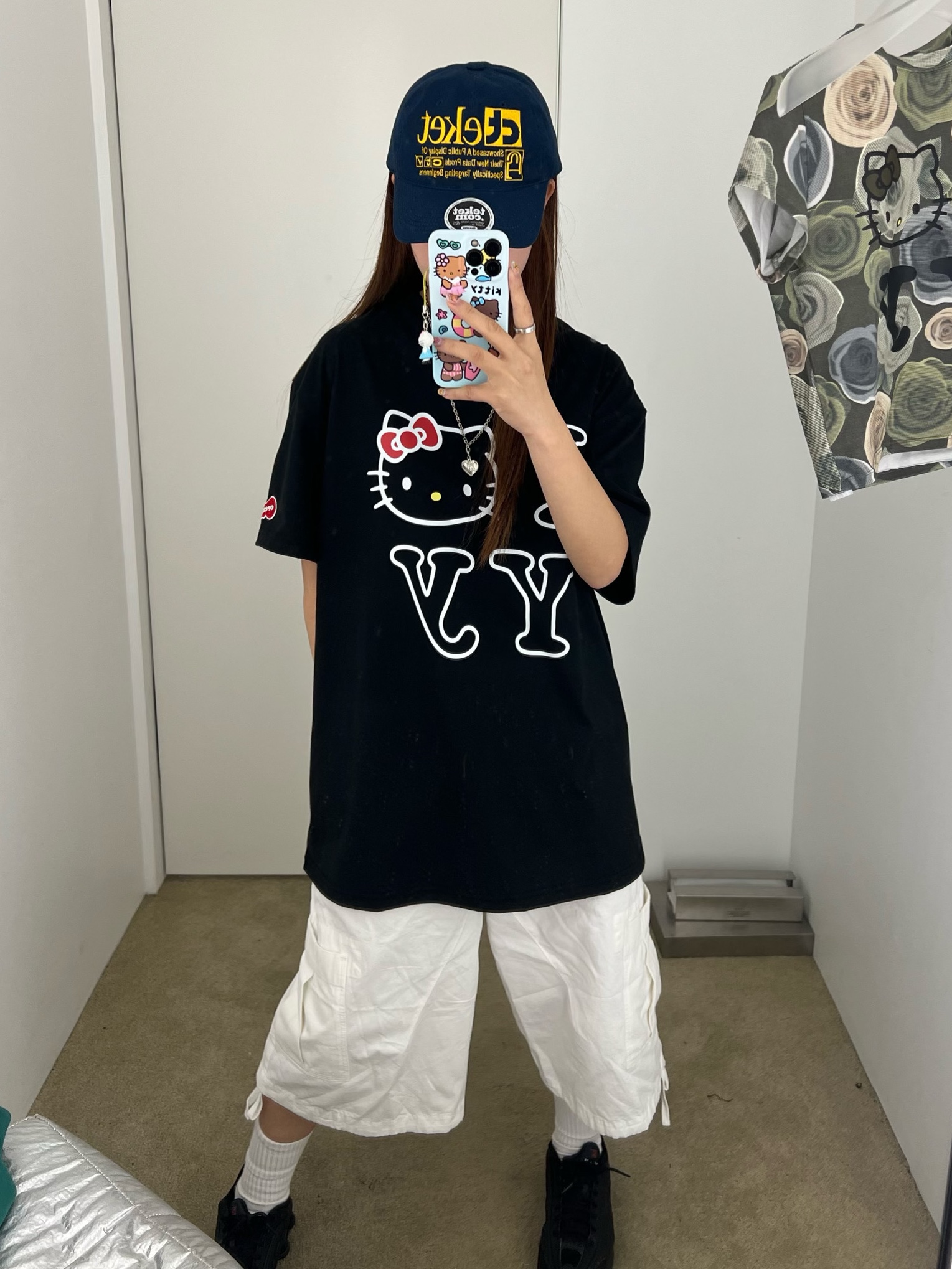 Open Yy x Hello Kitty T-Shirt Black, (W) Nike Shox R4 Black 착용 스타일