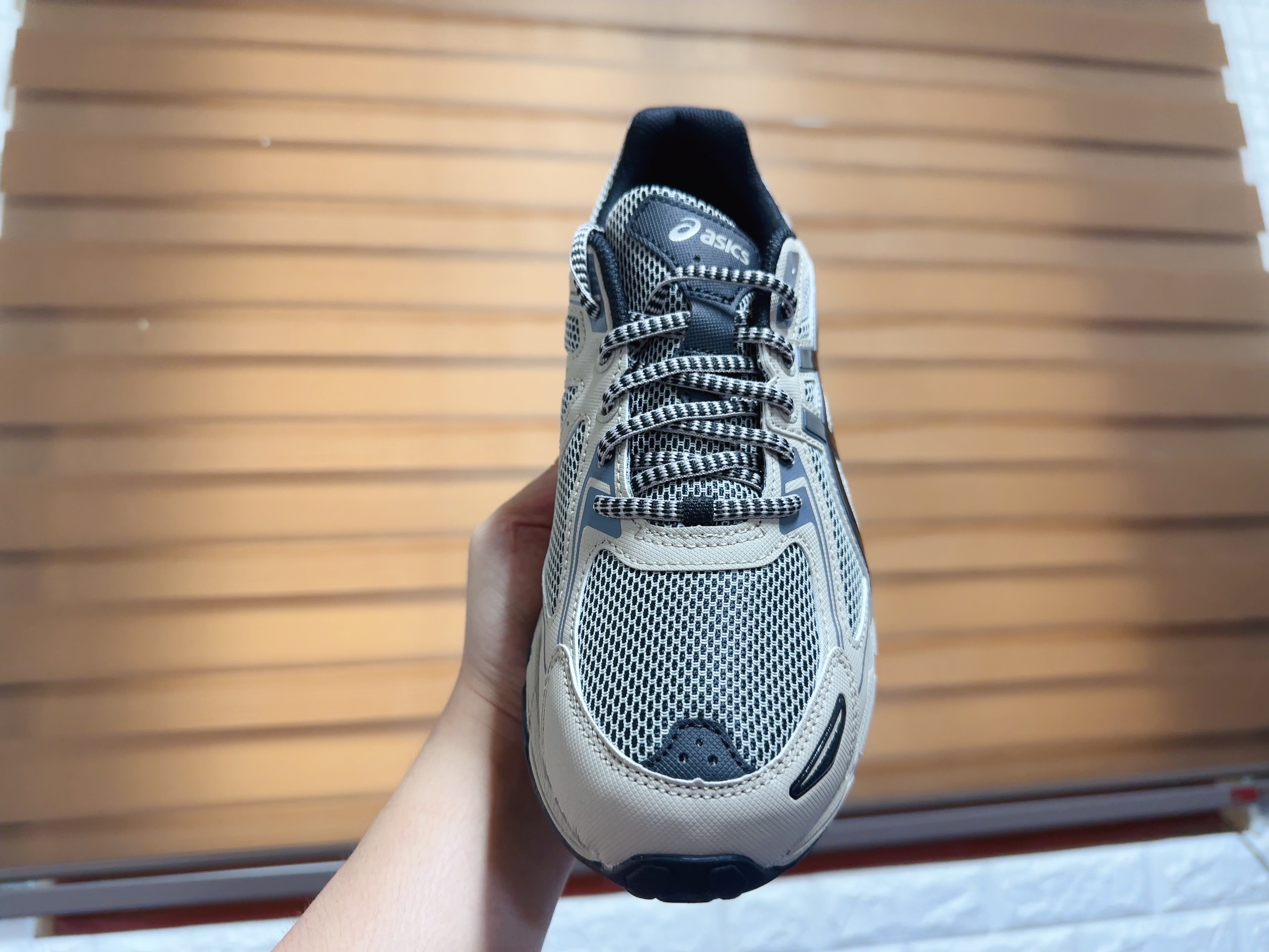 Asics Gel-Venture 6 Feather Grey Black 착용 스타일 - 4