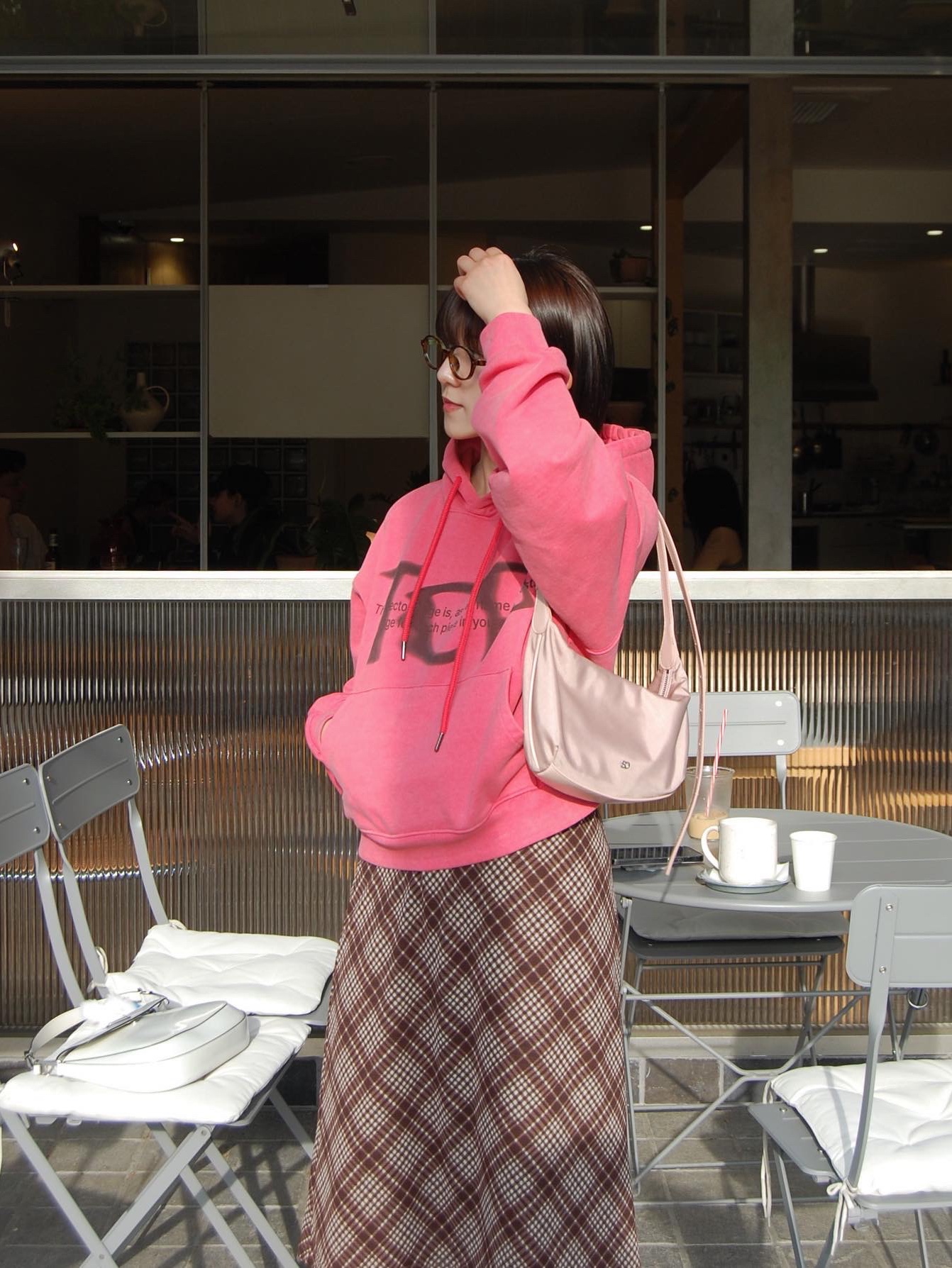 Stand Oil Kitten Bag Soft Pink 착용 스타일 - 2