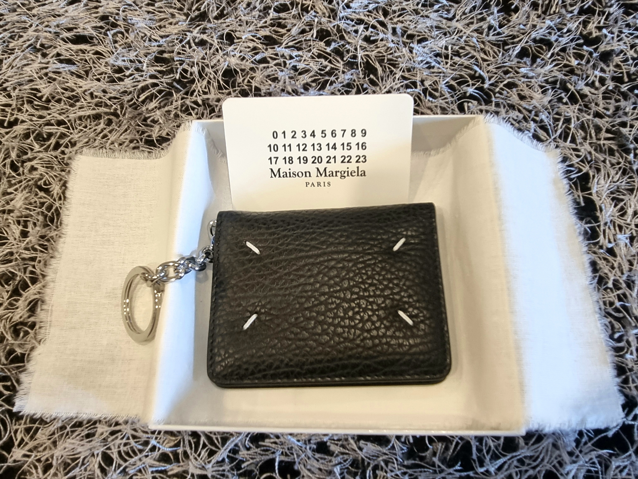 Maison Margiela Keyring Wallet Black 착용 스타일 - 5