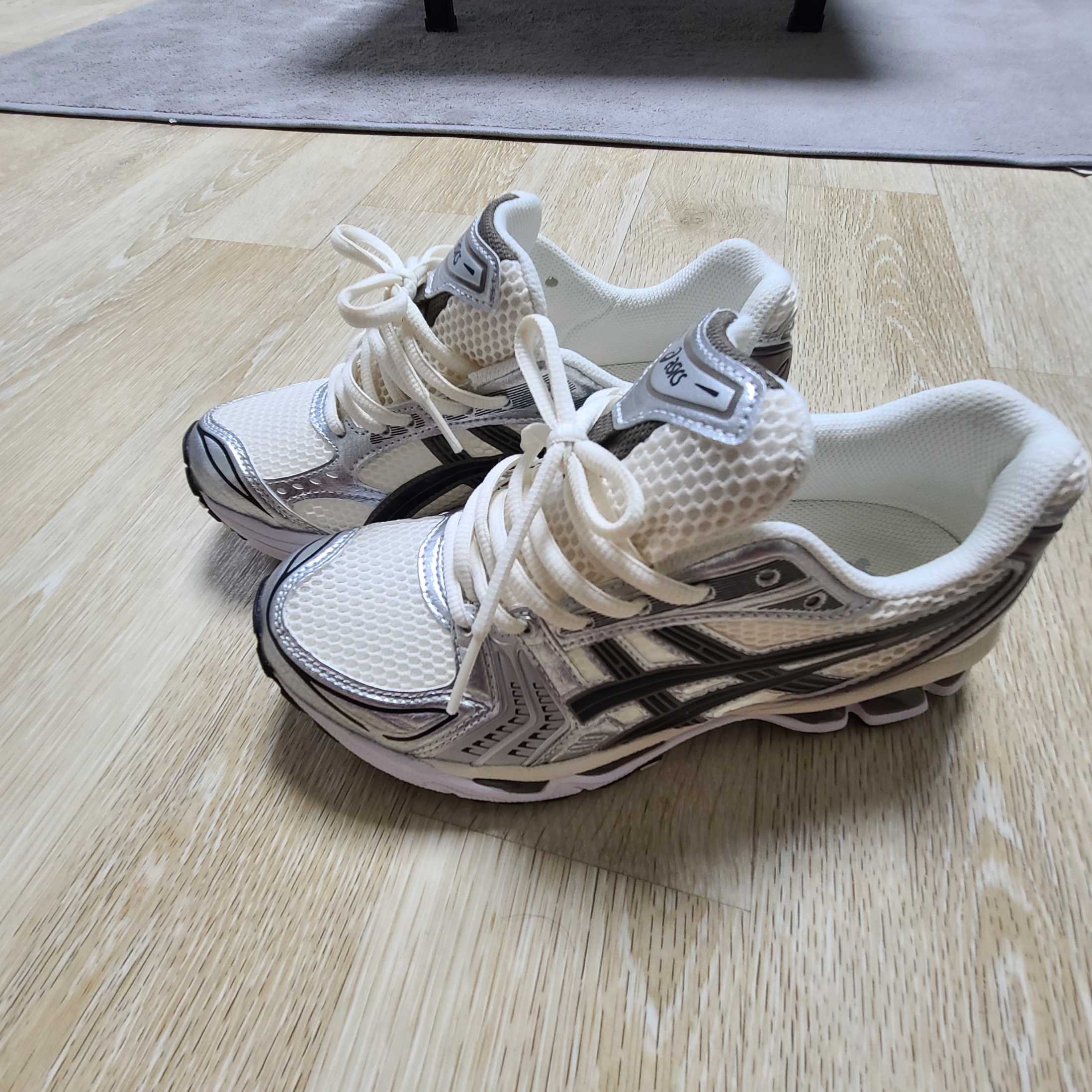 Asics Gel-Kayano 14 Cream Black 착용 스타일