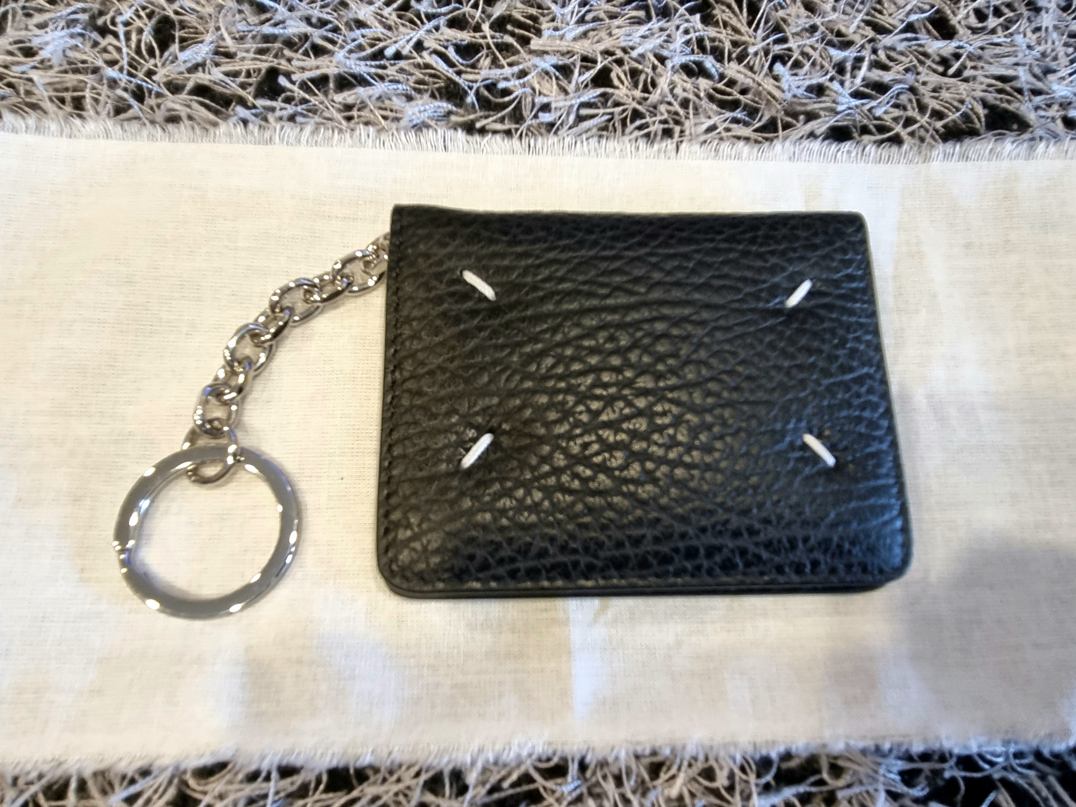 Maison Margiela Keyring Wallet Black 착용 스타일 - 7