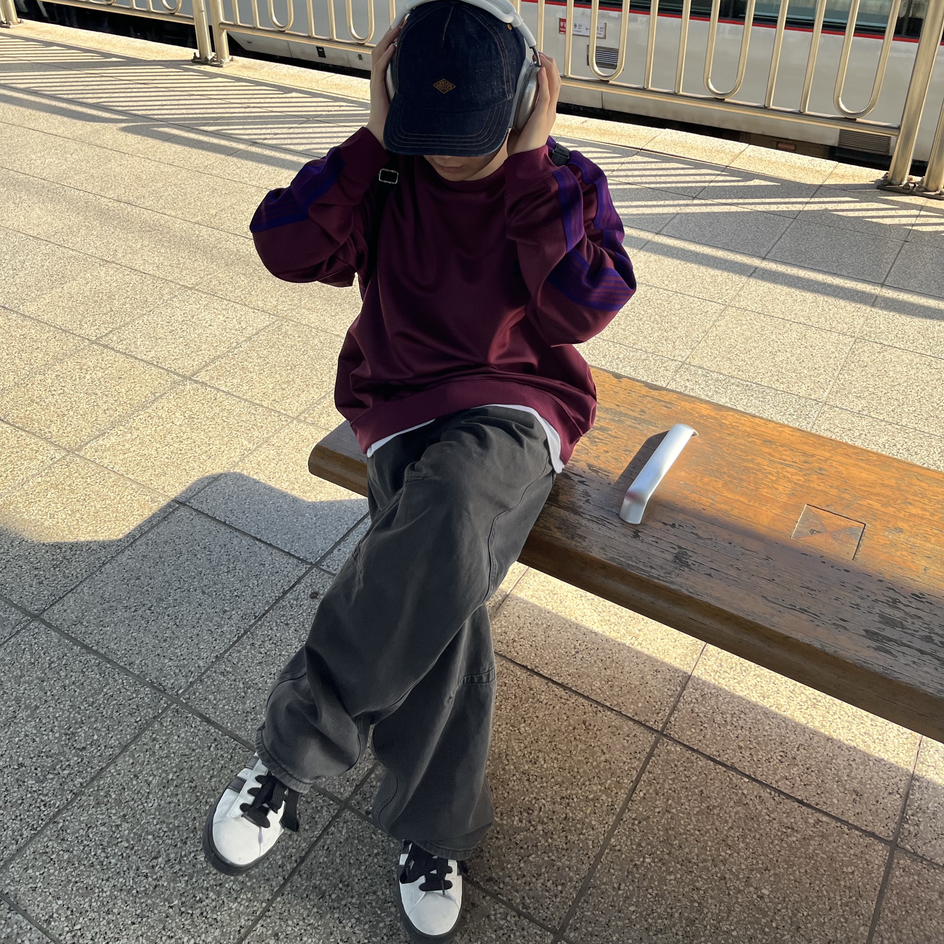 Needles Track Jacket Poly Smooth Wine, Danton Twill Cotton 6-Panel Cap Navy 착용 스타일