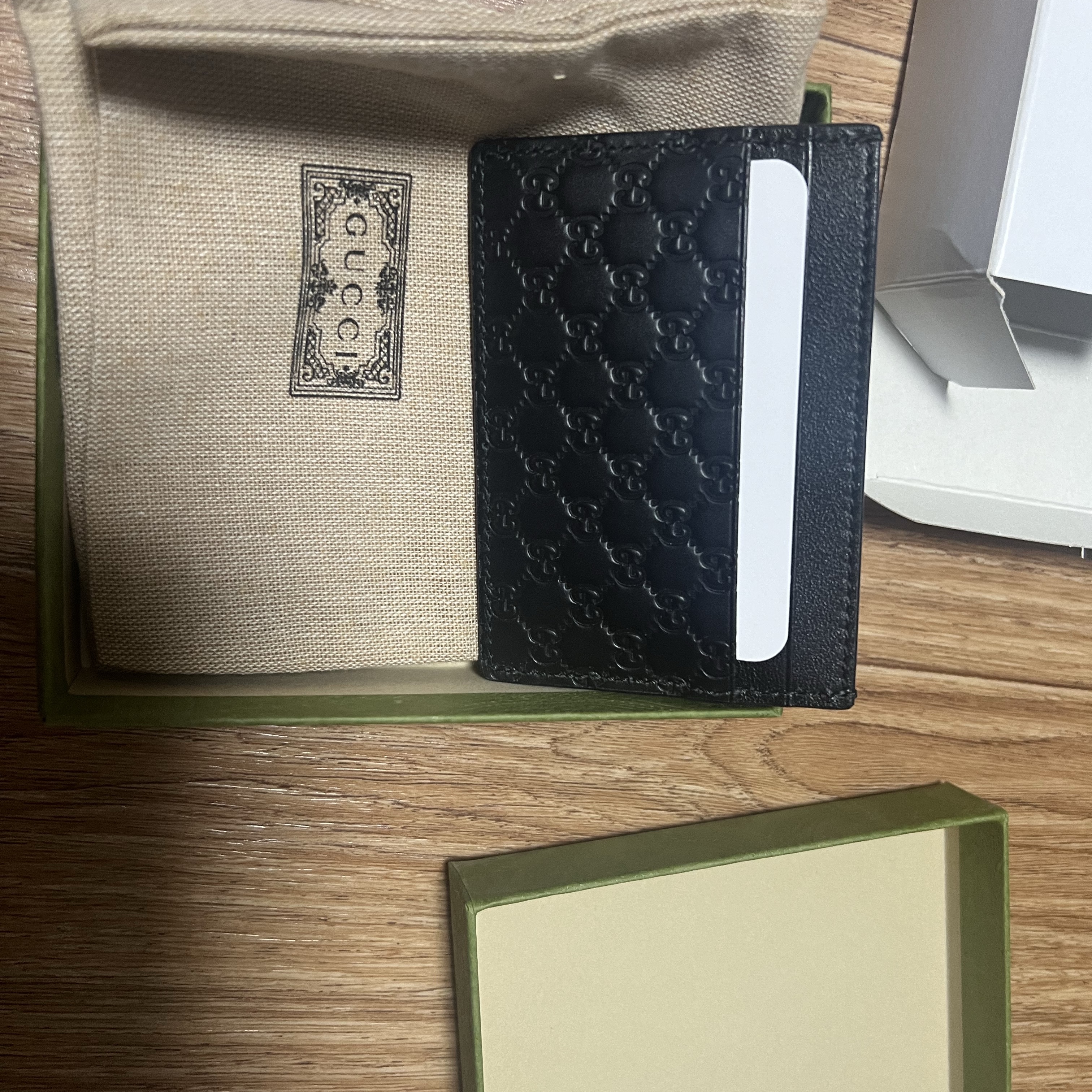 Gucci Micro GG Ssima Card Case Black 착용 스타일