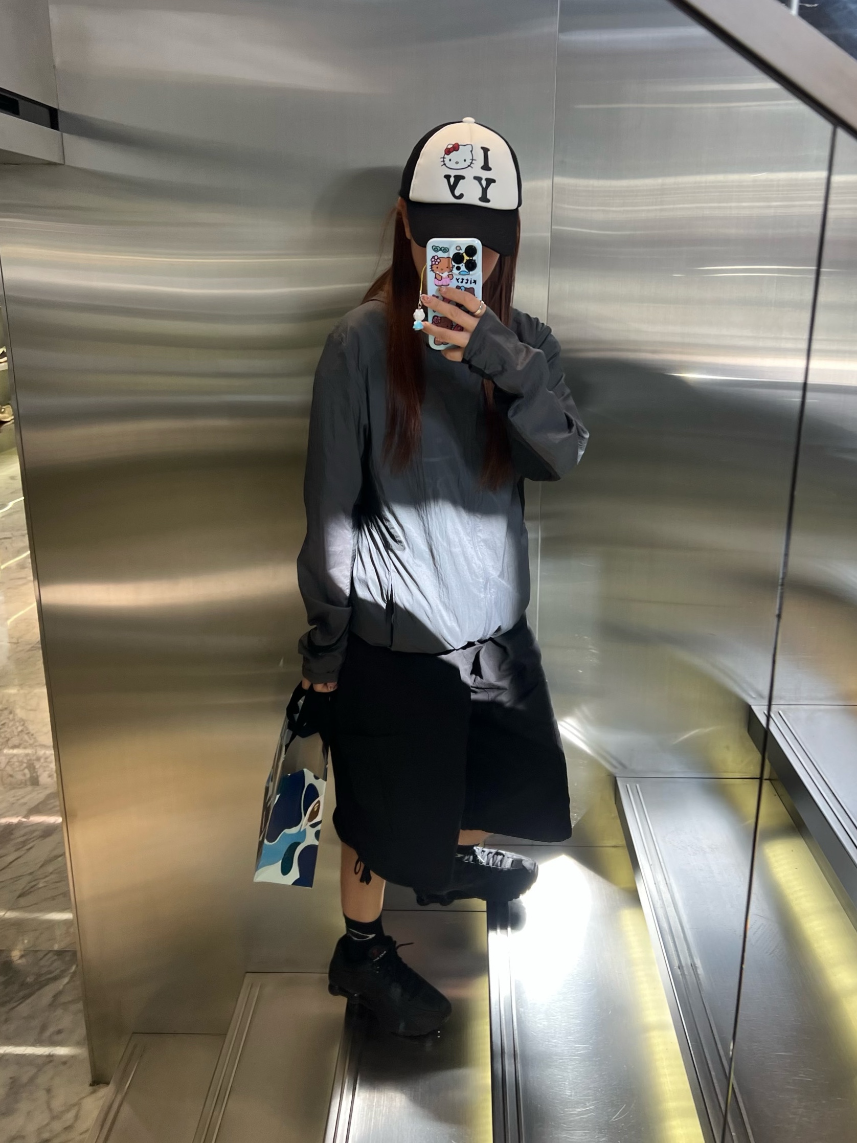 Open Yy x Hello Kitty Trucker Cap Black, (W) Nike Shox R4 Black 착용 스타일