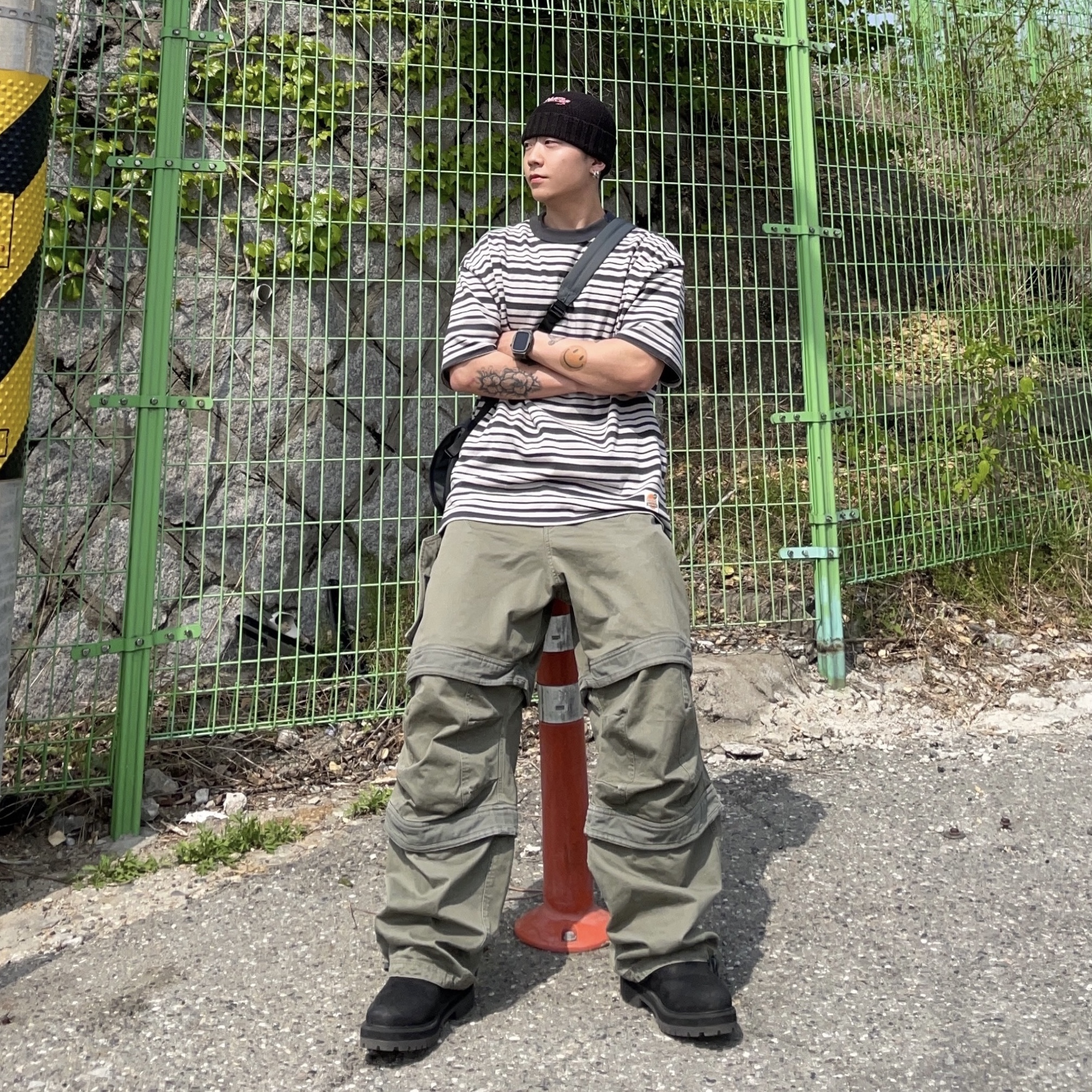 Farfromwhat Far Layered Work Pants Olive, Supreme Script Logo Beanie Black - 21FW 착용 스타일
