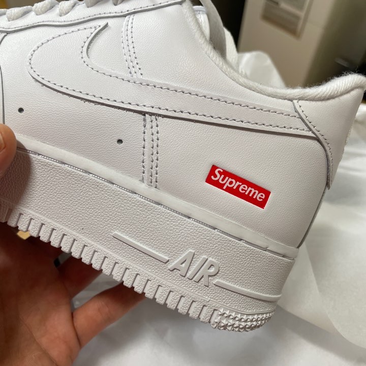 Nike x Supreme Air Force 1 Low White 착용 스타일