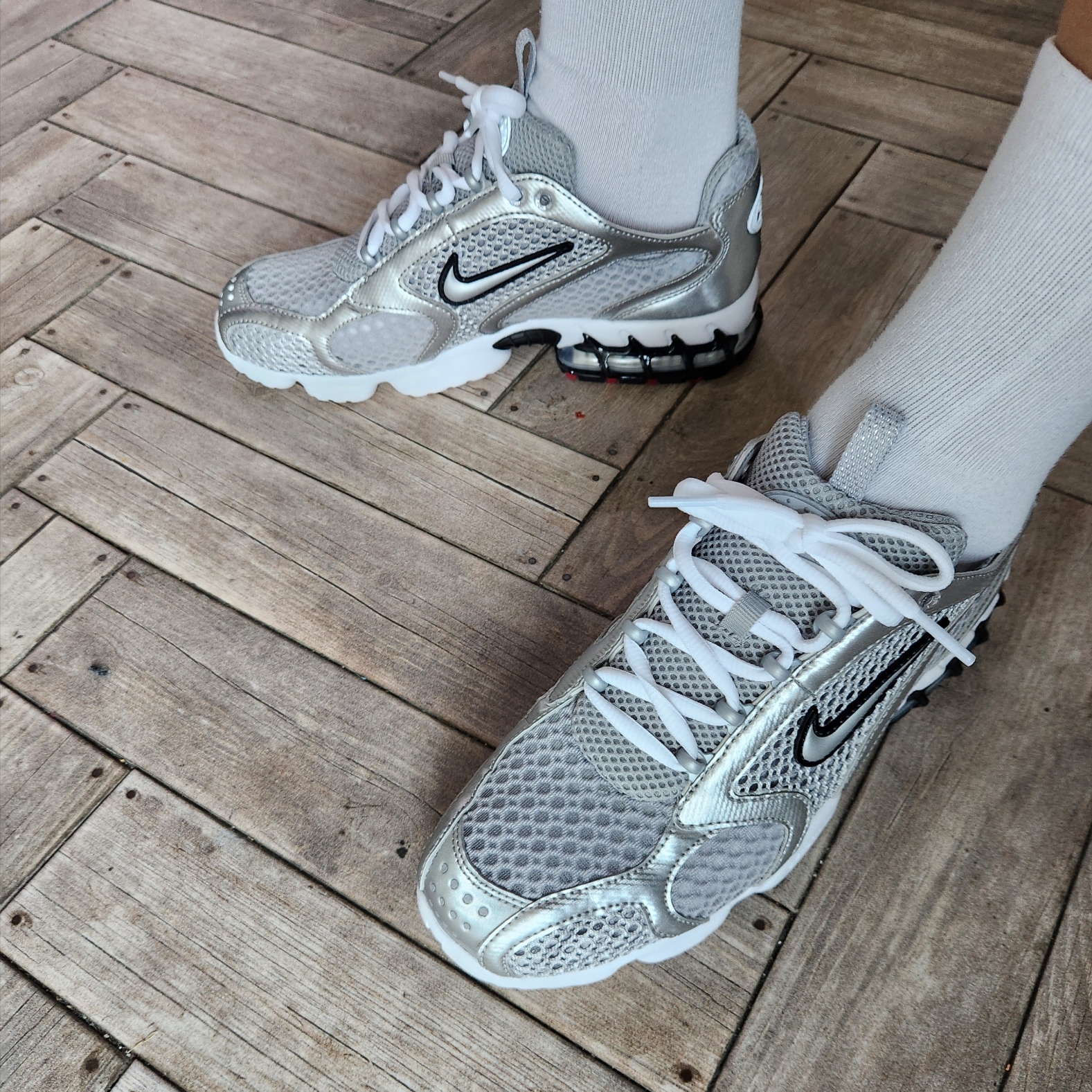 Nike Air Zoom Spiridon Cage 2 Metallic Silver 착용 스타일 - 2