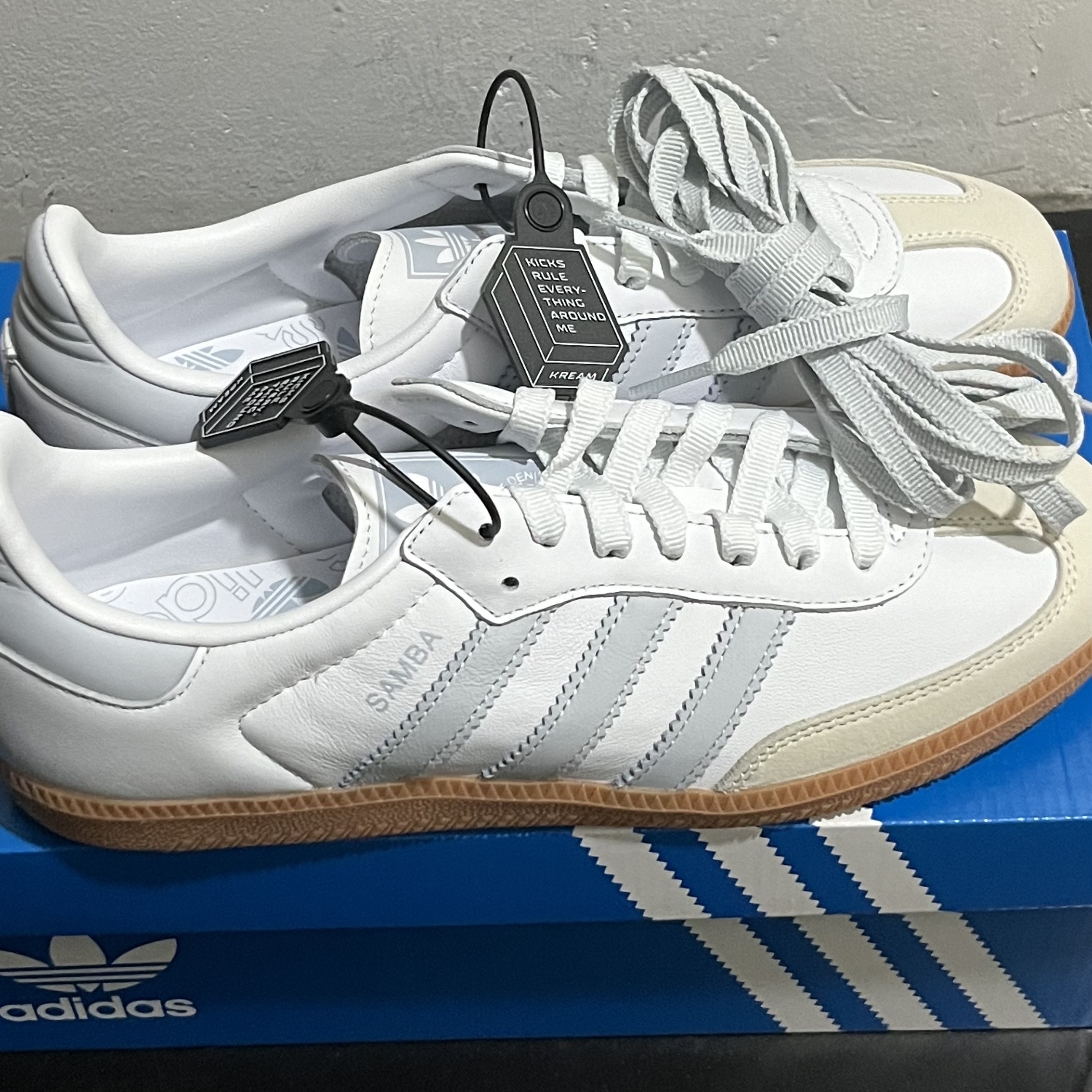 (W) Adidas Samba OG Cloud White Halo Blue 착용 스타일