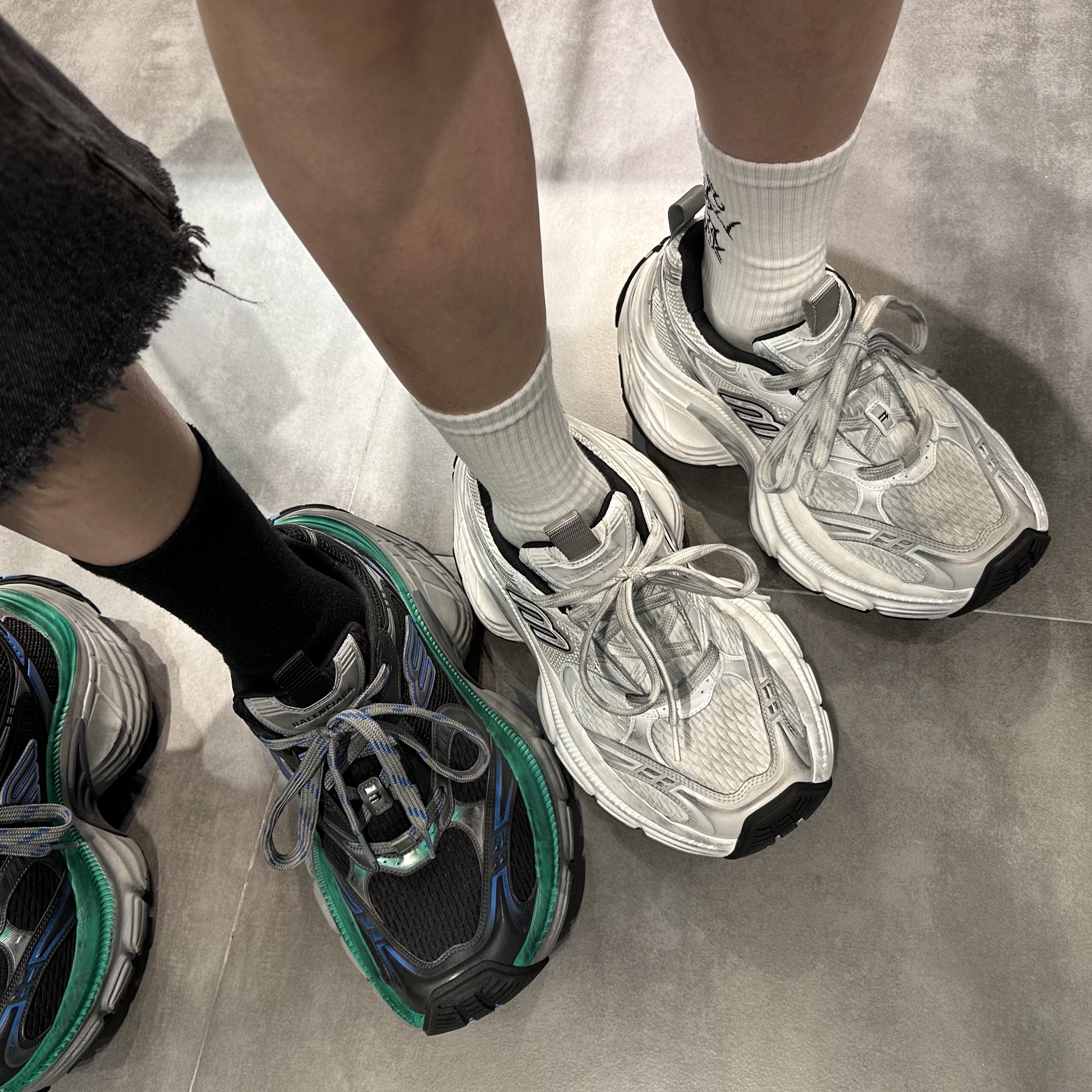 Balenciaga 10XL Sneakers Black Green, Balenciaga 10XL Sneakers White Grey Silver Black 착용 스타일
