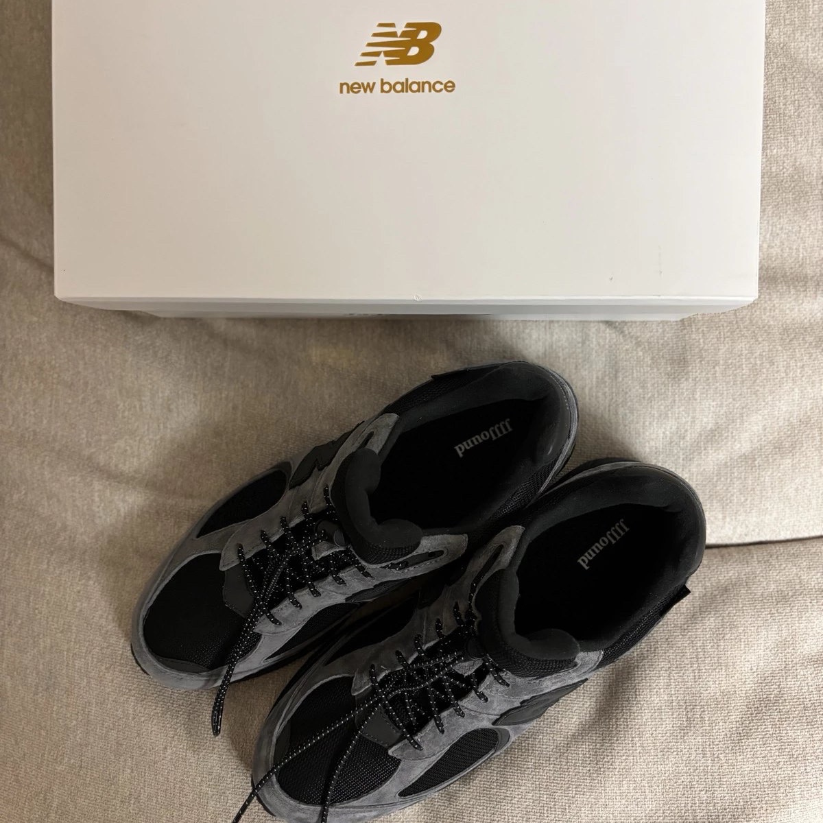New Balance x JJJJound 2002R Gore-Tex Charcoal 착용 스타일 - 1