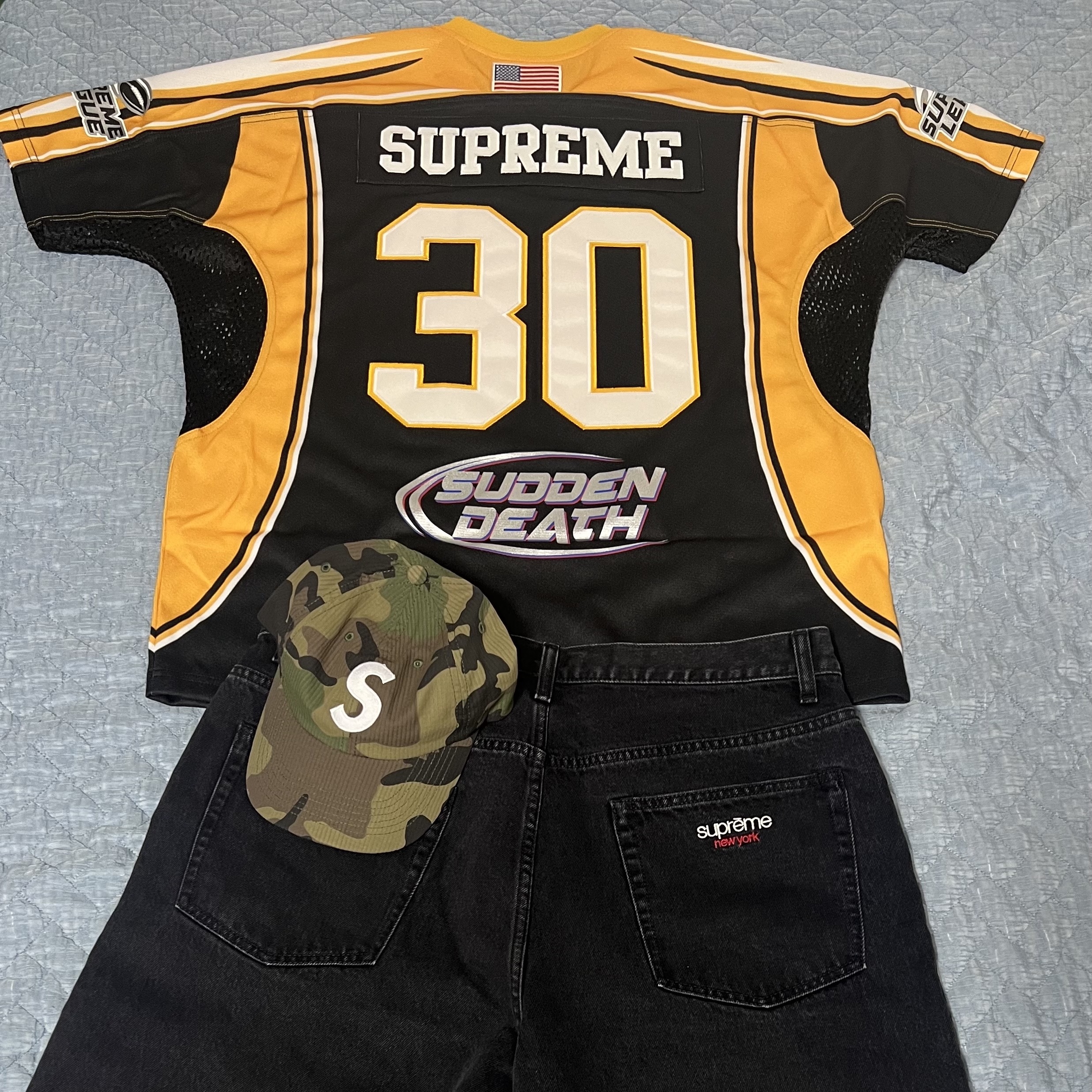 Supreme Sudden Death Football Jersey Black - 24SS, Supreme Seersucker S Logo 6-Panel Woodland Camo - 24SS 착용 스타일