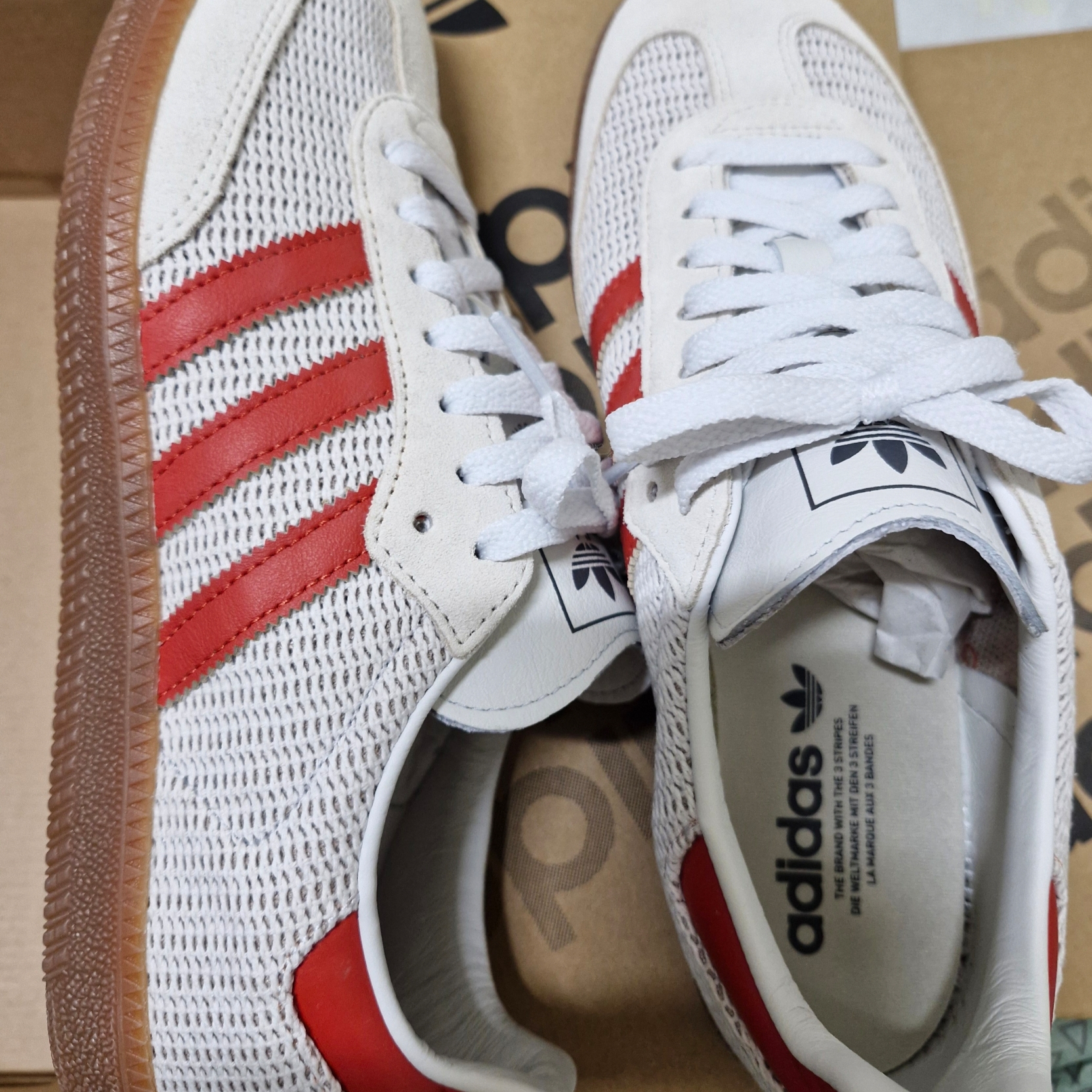 Adidas Samba OG Crystal White Preloved Red 착용 스타일 - 1