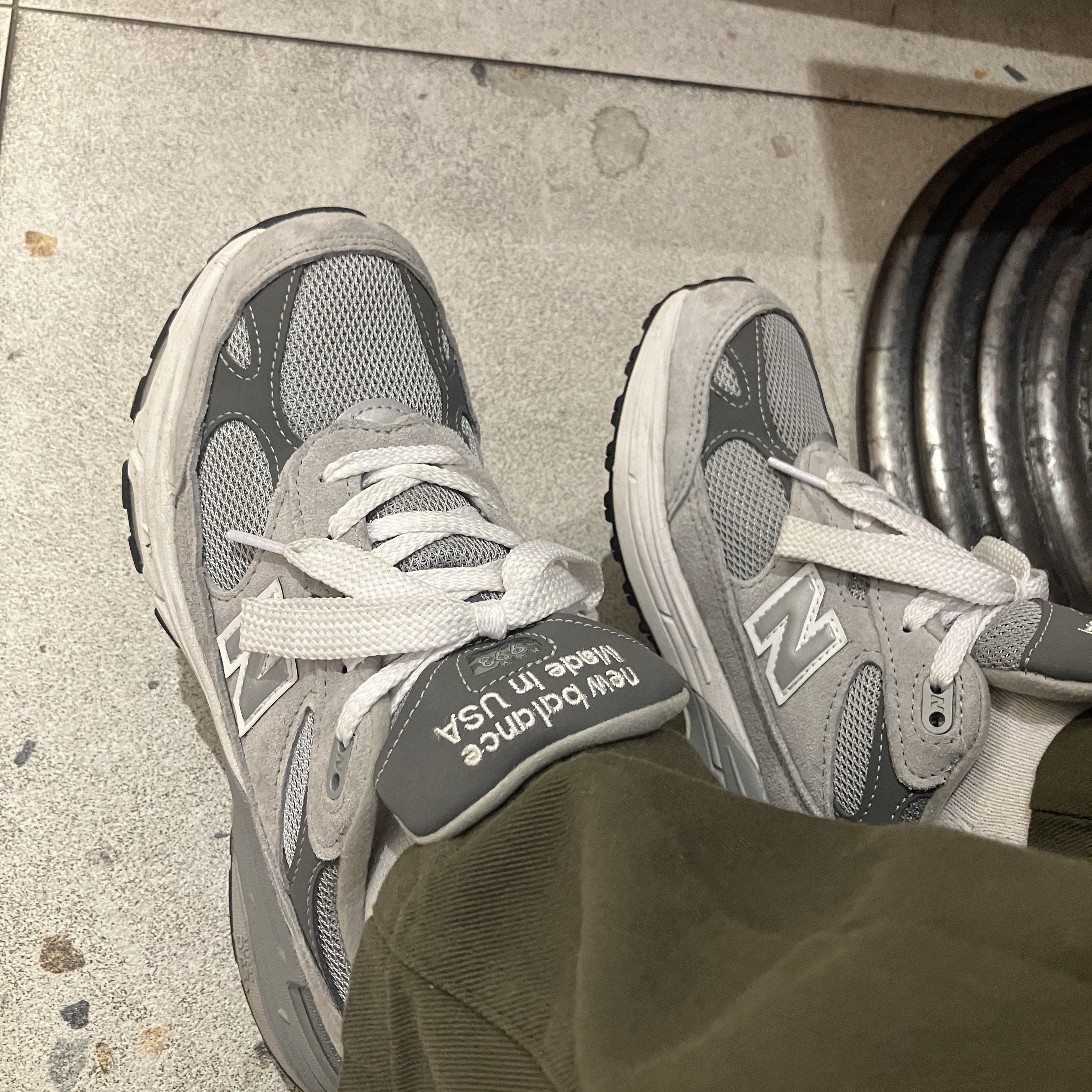 (W) New Balance 993 Made in USA Grey - B Standard 착용 스타일