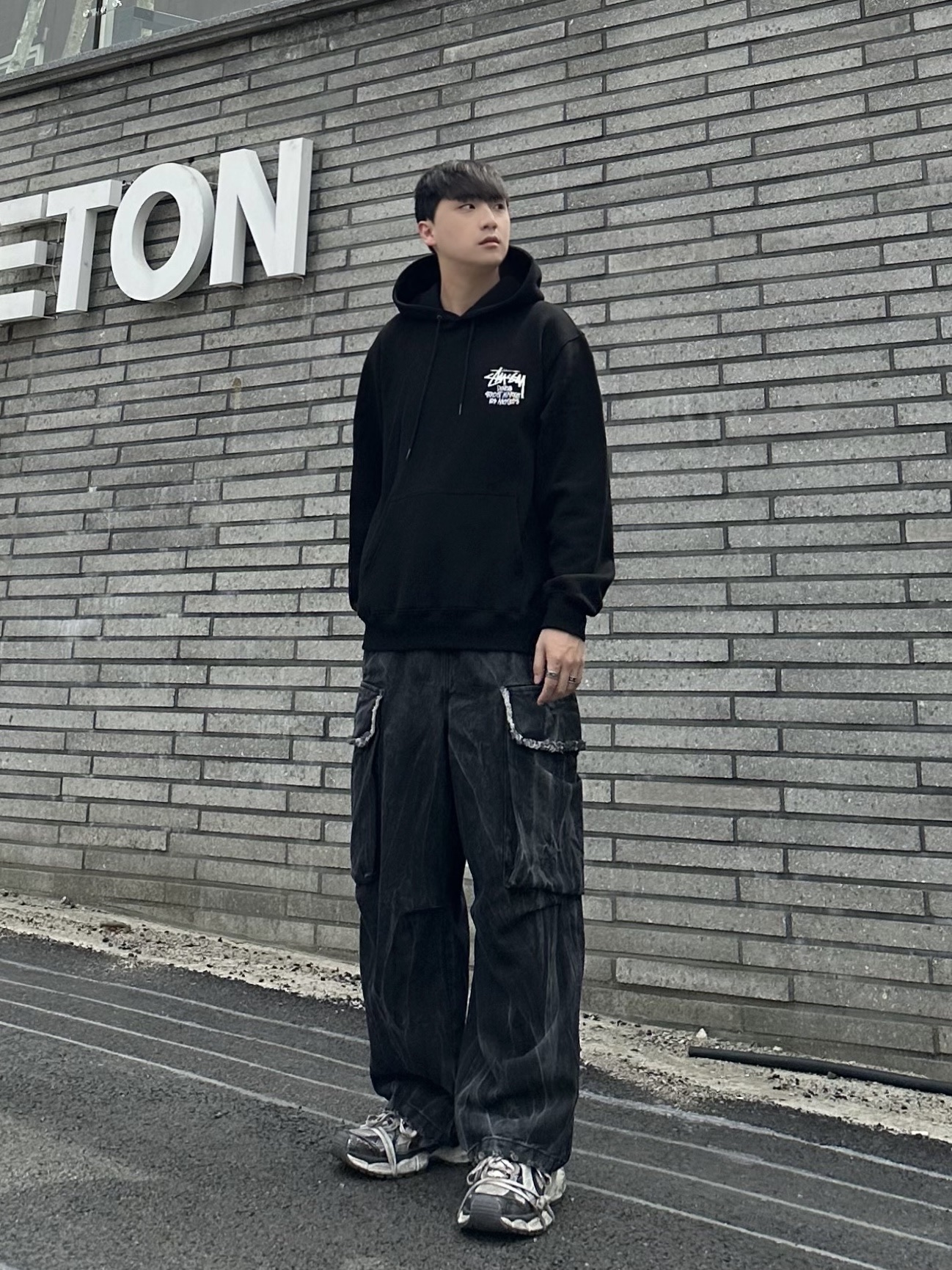Balenciaga 3XL Sneakers Grey White Red 착용 스타일 - 1