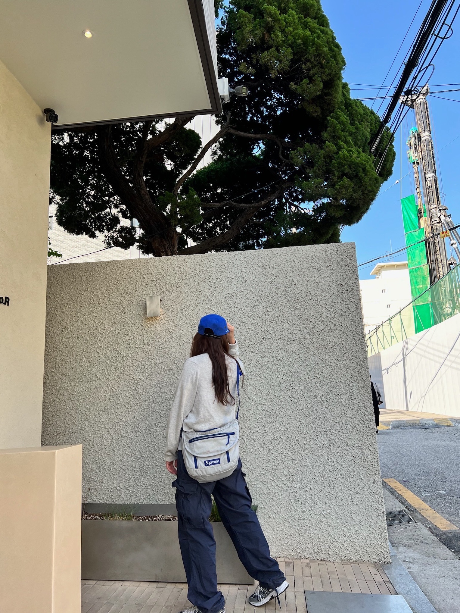 Supreme Brushed Cordura Camp Cap Royal - 22FW, Supreme Small Messenger Bag Silver - 22SS 착용 스타일