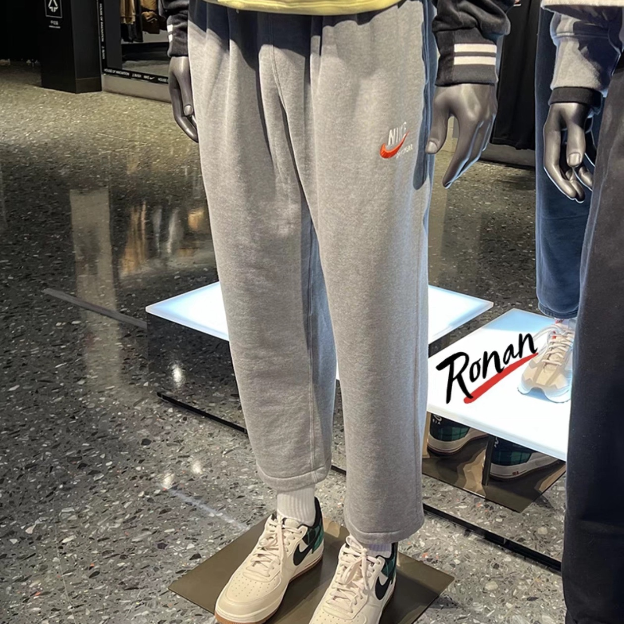 Nike NSW Trends Fleece Pants Carbon Header - Asia 착용 스타일